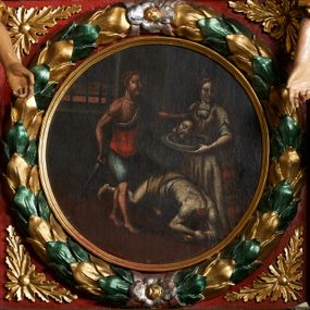 Zdjęcie nr 1: Obraz w kształcie medalionu z przedstawieniem sceny Ścięcia św. Jana Chrzciciela. Kompozycja kilkupostaciowa. Po prawej stronie została ukazana Salome w postawie stojącej, zwrócona trzy czwarte w prawo z głową skierowaną w lewo, w dłoniach trzymająca tacę z głową św. Jana Chrzciciela. Twarz podłużna o bladej karnacji z drobnymi ustami, długim nosem, przymkniętymi oczami i silnie zarumienionymi policzkami. Włosy długie, ciemnobrązowe, upięte do tyłu i obwiązane czerwoną opaską. Salome ubrana jest w białą koszulę z rękawami do łokci, jasnobrązową suknię, wiązaną na biuście czerwonym sznurkiem oraz brązowy płaszcz, zdobiony w czerwone, poziome paski. Po lewej stronie mężczyzna, zwrócony trzy czwarte w lewo, lewą ręką chwytający za włosy głowę św. Jana Chrzciciela, w prawej trzymający miecz. Twarz mężczyzny widoczna jest z prawego profilu z długim nosem i dużymi oczami, okolona krótkimi, kręconymi i brązowymi włosami. Mężczyzna ma śniadą karnację i wyraźnie podkreśloną muskulaturę ciała. Ubrany jest w niebieskie spodnie sięgające do kolan oraz krótką, obcisłą i czerwoną tunikę przewieszoną przez lewe ramię, odsłaniającą nagi tors i prawe ramię. Pomiędzy Salome i mężczyzną znajduje się upadające do przodu ciało św. Jana Chrzciciela, wsparte na ugiętych kolanach i łokciach, przewiązane w biodrach krótką, brązową szatą. Całość ukazana jest we wnętrzu architektonicznym, podłoga ciemnoczerwona, po lewej widoczne jest duże, zakratowane okno. Kolorystyka ciemna, stonowana. Rama wąska, profilowana i złocona. Obraz ujęty rzeźbionym wieńcem wawrzynu w kolorze zielono-złotym.