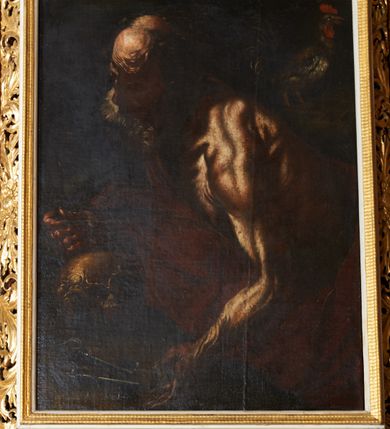 Zdjęcie nr 3: Ołtarz jednokondygnacyjny, jednoosiowy ze zwieńczeniem, ustawiony na mensie. Mensa drewniana, prostopadłościenna, z przodu malowana na czerwono płycina z gorejącym sercem oraz dwiema skrzyżowanymi gałązkami palm w polu. Cokół nastawy flankowany przez dwie rzeźby aniołów; pośrodku obraz „Zaśnięcie Najświętszej Marii Panny” w owalu. Kondygnacja złożona z obrazu z przedstawieniem św. Piotra w kształcie stojącego prostokąta, otoczonego przez bujne wici liści akantu. Nad obrazem herb Szreniawa z syglami w polu tarczy A(NDRZEJ) S(TRZAŁKOWSKI) P(ROBOSZCZ) R(ACŁAWICKI). Tarcza zwieńczona otwartą koroną, nad którą umieszczono skrzydlatą główkę aniołka skierowaną na wprost. W zwieńczeniu ołtarza owalny obraz „Święty Paweł” w ramie z bujnego akantu. U szczytu oraz po bokach zwieńczenia trzy rzeźby aniołów. Struktura polichromowana w kolorze jasnego beżu; detale, ornamentyka i profilowania złocone.
