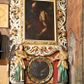 Zdjęcie nr 1: Ołtarz jednokondygnacyjny, jednoosiowy ze zwieńczeniem, ustawiony na mensie. Mensa drewniana, prostopadłościenna, z przodu malowana na czerwono płycina z gorejącym sercem oraz dwiema skrzyżowanymi gałązkami palm w polu. Cokół nastawy flankowany przez dwie rzeźby aniołów; pośrodku obraz „Zaśnięcie Najświętszej Marii Panny” w owalu. Kondygnacja złożona z obrazu z przedstawieniem św. Piotra w kształcie stojącego prostokąta, otoczonego przez bujne wici liści akantu. Nad obrazem herb Szreniawa z syglami w polu tarczy A(NDRZEJ) S(TRZAŁKOWSKI) P(ROBOSZCZ) R(ACŁAWICKI). Tarcza zwieńczona otwartą koroną, nad którą umieszczono skrzydlatą główkę aniołka skierowaną na wprost. W zwieńczeniu ołtarza owalny obraz „Święty Paweł” w ramie z bujnego akantu. U szczytu oraz po bokach zwieńczenia trzy rzeźby aniołów. Struktura polichromowana w kolorze jasnego beżu; detale, ornamentyka i profilowania złocone.
