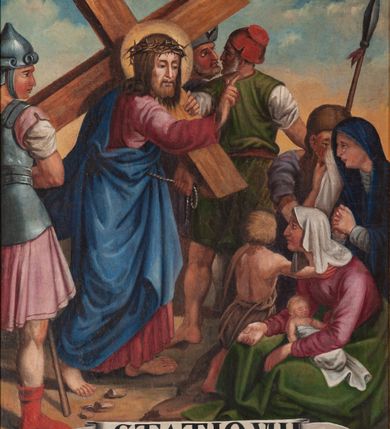 Zdjęcie nr 4: 12 stacji drogi krzyżowej w kształcie stojącego prostokąta w drewnianych, złoconych ramach. Wielofigurowe sceny zostały ukazane w bliskim planie. W dole każdej banderola z numerem i nazwą stacji. 