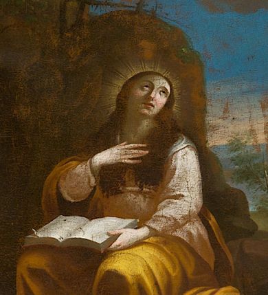 Zdjęcie nr 1: Obraz przedstawiający św. Marię Magdalenę ujęty w profilowaną ramę o fantazyjnym kształcie. W centrum kompozycji pokutująca Maria Magdalena ukazana całopostaciowo, w pozycji siedzącej, zwrócona w trzech czwartych do widza. Głowa świętej uniesiona, przechylona na lewe ramię. Twarz owalna, oczy okrągłe, przymknięte, wzrok skierowany ku górze. Nos prosty, wyraźnie zaznaczony, usta małe o pełnych wargach. Długie jasnobrązowe włosy swobodnie opadające na ramiona i piersi. Wokół głowy promienisty nimb. Prawa ręka złożona na piersi, lewa podtrzymuje leżącą na kolanach otwartą księgę. Święta jest ubrana w białą, przepasaną w stanie suknię i żółty płaszcz przewieszony przez prawe ramię i okrywający kolana. Fałdy płaszcza układają się miękko, tkanina podkreśla kształt ciała. Spod płaszcza wystają nagie stopy, lewa bardziej wysunięta do przodu. Z prawej strony obrazu, u stóp świętej leżą czaszka, dyscyplina i naczynie w kształcie pucharu. Święta ukazana na tle wysokiego skalistego zbocza, na którym widoczne połamane, uschnięte drzewa. Po prawej stronie w głębi obrazu, zza skały widoczny pejzaż. Ponad skałą błękitne niebo, na nim skłębione, ciemne chmury, spomiędzy których wyłania się słońce. 
Kompozycja obrazu statyczna. Kolorystyka stonowana, nasycona, w odcieniach brązu i ochry. Wyraźne akcenty kolorystyczne tworzą biel księgi i rękaw sukni w centrum obrazu, żółcień płaszcza i błękit nieba.