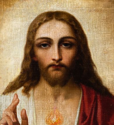 Zdjęcie nr 35: Ołtarz ustawiony na kamiennym podwyższeniu, przyścienny, architektoniczny, jednoosiowy, dwukondygnacyjny ze zwieńczeniem. Podstawa ołtarza skrzyniowa, na niej kamienna mensa z centralnie umieszczonym portatylem. Antepedium późne (secesyjne), datowane na odwrocie „1914”, ozdobione figurą anioła trzymającego wstęgę z napisem „AVE MARIA” i rzeźbionym ornamentem ze złoconych liści winogron i srebrzonych lilii. Retabulum jest flankowane dwiema parami ustawionych uskokowo i osadzonych na wysokich cokołach kolumn kompozytowych, ozdobionych główkami aniołków ujętych dekoracją małżowinową. Kolumny dźwigają belkowanie z wydatnym, przełamującym się gzymsem ozdobionym ornamentem małżowinowym. Nad belkowaniem trójkątny przyczółek z rzeźbioną figurą Boga Ojca w polu tympanonu i figurami aniołów na jego bokach. Druga kondygnacja ołtarza jest flankowana pojedynczymi kolumienkami i kanelowanymi pilasterkami korynckimi, ustawionymi na wysokich cokołach. Boki ozdobione uszami w kształcie małżowiny. Na zewnątrz kolumn, na osiach kolumn zewnętrznych niższej kondygnacji, ustawione na impostach figury: św. Kazimierza po lewej stronie, św. Stanisława po prawej. Kolumny podpierają belkowanie z przełamującym się gzymsem ozdobionym ornamentem małżowinowym, ponad którym zwieńczenie w formie przyczółka odcinkowego przerwanego. Łuk przyczółka profilowany z uskokami, dekorowany ornamentem małżowinowym. Pośrodku zwieńczenia, w przerwanym przyczółku rzeźba św. Michała Archanioła, ustawiona na wysokim cokole z dekoracją w formie bukietu granatów otoczonych liśćmi akantu. Po bokach, na osiach kolumn rzeźbione figury: św. Barbary po lewej stronie i św. Jana Chrzciciela po stronie prawej. Pomiędzy impostami kolumn, w predelli profilowana płycina w kształcie leżącego prostokąta z wyciętymi uskokowo górnymi narożnikami. W niej obraz olejny na płótnie (przyklejony do struktury) ze sceną Nawiedzenia św. Elżbiety. W polu środkowym pierwszej kondygnacji obraz z przedstawieniem Najświętszego Serca Pana Jezusa w profilowanej ramie w kształcie stojącego prostokąta, ozdobionej ornamentem małżowinowym. W drugiej kondygnacji  pole środkowe w kształcie prostokąta leżącego (zbliżonego do kwadratu), obwiedzione frezowaną ramką, z wpisaną w nią ramą o kształcie oktagonalnym, profilowaną i ozdobioną ornamentem małżowinowym, z obrazem przedstawiającym św. Antoniego. Strukturę retabulum, a także prostokątne płyciny zdobiące cokoły i tło kolumn, podkreślają frezowane ramki. Kolumny, pilastry, kapitele, ornamenty, obramienia płycin i belkowania, frezowane ramki złocone. Ramy obrazów złocone i polichromowane. Rzeźby złocone, srebrzone i polichromowane. 