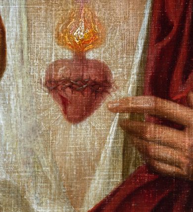 Zdjęcie nr 31: Ołtarz ustawiony na kamiennym podwyższeniu, przyścienny, architektoniczny, jednoosiowy, dwukondygnacyjny ze zwieńczeniem. Podstawa ołtarza skrzyniowa, na niej kamienna mensa z centralnie umieszczonym portatylem. Antepedium późne (secesyjne), datowane na odwrocie „1914”, ozdobione figurą anioła trzymającego wstęgę z napisem „AVE MARIA” i rzeźbionym ornamentem ze złoconych liści winogron i srebrzonych lilii. Retabulum jest flankowane dwiema parami ustawionych uskokowo i osadzonych na wysokich cokołach kolumn kompozytowych, ozdobionych główkami aniołków ujętych dekoracją małżowinową. Kolumny dźwigają belkowanie z wydatnym, przełamującym się gzymsem ozdobionym ornamentem małżowinowym. Nad belkowaniem trójkątny przyczółek z rzeźbioną figurą Boga Ojca w polu tympanonu i figurami aniołów na jego bokach. Druga kondygnacja ołtarza jest flankowana pojedynczymi kolumienkami i kanelowanymi pilasterkami korynckimi, ustawionymi na wysokich cokołach. Boki ozdobione uszami w kształcie małżowiny. Na zewnątrz kolumn, na osiach kolumn zewnętrznych niższej kondygnacji, ustawione na impostach figury: św. Kazimierza po lewej stronie, św. Stanisława po prawej. Kolumny podpierają belkowanie z przełamującym się gzymsem ozdobionym ornamentem małżowinowym, ponad którym zwieńczenie w formie przyczółka odcinkowego przerwanego. Łuk przyczółka profilowany z uskokami, dekorowany ornamentem małżowinowym. Pośrodku zwieńczenia, w przerwanym przyczółku rzeźba św. Michała Archanioła, ustawiona na wysokim cokole z dekoracją w formie bukietu granatów otoczonych liśćmi akantu. Po bokach, na osiach kolumn rzeźbione figury: św. Barbary po lewej stronie i św. Jana Chrzciciela po stronie prawej. Pomiędzy impostami kolumn, w predelli profilowana płycina w kształcie leżącego prostokąta z wyciętymi uskokowo górnymi narożnikami. W niej obraz olejny na płótnie (przyklejony do struktury) ze sceną Nawiedzenia św. Elżbiety. W polu środkowym pierwszej kondygnacji obraz z przedstawieniem Najświętszego Serca Pana Jezusa w profilowanej ramie w kształcie stojącego prostokąta, ozdobionej ornamentem małżowinowym. W drugiej kondygnacji  pole środkowe w kształcie prostokąta leżącego (zbliżonego do kwadratu), obwiedzione frezowaną ramką, z wpisaną w nią ramą o kształcie oktagonalnym, profilowaną i ozdobioną ornamentem małżowinowym, z obrazem przedstawiającym św. Antoniego. Strukturę retabulum, a także prostokątne płyciny zdobiące cokoły i tło kolumn, podkreślają frezowane ramki. Kolumny, pilastry, kapitele, ornamenty, obramienia płycin i belkowania, frezowane ramki złocone. Ramy obrazów złocone i polichromowane. Rzeźby złocone, srebrzone i polichromowane. 