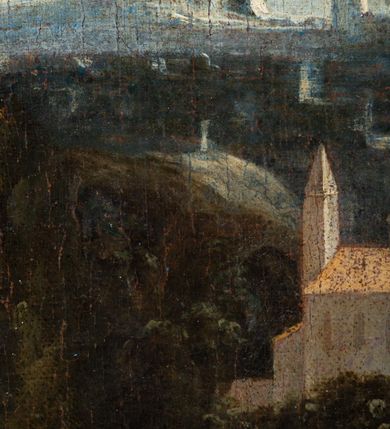 Zdjęcie nr 46: Ołtarz ustawiony na kamiennym podwyższeniu, przyścienny, architektoniczny, jednoosiowy, dwukondygnacyjny ze zwieńczeniem. Podstawa ołtarza skrzyniowa, na niej kamienna mensa z centralnie umieszczonym portatylem. Antepedium późne (secesyjne), datowane na odwrocie „1914”, ozdobione figurą anioła trzymającego wstęgę z napisem „AVE MARIA” i rzeźbionym ornamentem ze złoconych liści winogron i srebrzonych lilii. Retabulum jest flankowane dwiema parami ustawionych uskokowo i osadzonych na wysokich cokołach kolumn kompozytowych, ozdobionych główkami aniołków ujętych dekoracją małżowinową. Kolumny dźwigają belkowanie z wydatnym, przełamującym się gzymsem ozdobionym ornamentem małżowinowym. Nad belkowaniem trójkątny przyczółek z rzeźbioną figurą Boga Ojca w polu tympanonu i figurami aniołów na jego bokach. Druga kondygnacja ołtarza jest flankowana pojedynczymi kolumienkami i kanelowanymi pilasterkami korynckimi, ustawionymi na wysokich cokołach. Boki ozdobione uszami w kształcie małżowiny. Na zewnątrz kolumn, na osiach kolumn zewnętrznych niższej kondygnacji, ustawione na impostach figury: św. Kazimierza po lewej stronie, św. Stanisława po prawej. Kolumny podpierają belkowanie z przełamującym się gzymsem ozdobionym ornamentem małżowinowym, ponad którym zwieńczenie w formie przyczółka odcinkowego przerwanego. Łuk przyczółka profilowany z uskokami, dekorowany ornamentem małżowinowym. Pośrodku zwieńczenia, w przerwanym przyczółku rzeźba św. Michała Archanioła, ustawiona na wysokim cokole z dekoracją w formie bukietu granatów otoczonych liśćmi akantu. Po bokach, na osiach kolumn rzeźbione figury: św. Barbary po lewej stronie i św. Jana Chrzciciela po stronie prawej. Pomiędzy impostami kolumn, w predelli profilowana płycina w kształcie leżącego prostokąta z wyciętymi uskokowo górnymi narożnikami. W niej obraz olejny na płótnie (przyklejony do struktury) ze sceną Nawiedzenia św. Elżbiety. W polu środkowym pierwszej kondygnacji obraz z przedstawieniem Najświętszego Serca Pana Jezusa w profilowanej ramie w kształcie stojącego prostokąta, ozdobionej ornamentem małżowinowym. W drugiej kondygnacji  pole środkowe w kształcie prostokąta leżącego (zbliżonego do kwadratu), obwiedzione frezowaną ramką, z wpisaną w nią ramą o kształcie oktagonalnym, profilowaną i ozdobioną ornamentem małżowinowym, z obrazem przedstawiającym św. Antoniego. Strukturę retabulum, a także prostokątne płyciny zdobiące cokoły i tło kolumn, podkreślają frezowane ramki. Kolumny, pilastry, kapitele, ornamenty, obramienia płycin i belkowania, frezowane ramki złocone. Ramy obrazów złocone i polichromowane. Rzeźby złocone, srebrzone i polichromowane. 