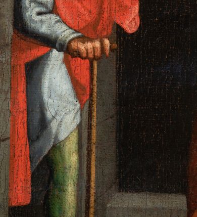 Zdjęcie nr 54: Ołtarz ustawiony na kamiennym podwyższeniu, przyścienny, architektoniczny, jednoosiowy, dwukondygnacyjny ze zwieńczeniem. Podstawa ołtarza skrzyniowa, na niej kamienna mensa z centralnie umieszczonym portatylem. Antepedium późne (secesyjne), datowane na odwrocie „1914”, ozdobione figurą anioła trzymającego wstęgę z napisem „AVE MARIA” i rzeźbionym ornamentem ze złoconych liści winogron i srebrzonych lilii. Retabulum jest flankowane dwiema parami ustawionych uskokowo i osadzonych na wysokich cokołach kolumn kompozytowych, ozdobionych główkami aniołków ujętych dekoracją małżowinową. Kolumny dźwigają belkowanie z wydatnym, przełamującym się gzymsem ozdobionym ornamentem małżowinowym. Nad belkowaniem trójkątny przyczółek z rzeźbioną figurą Boga Ojca w polu tympanonu i figurami aniołów na jego bokach. Druga kondygnacja ołtarza jest flankowana pojedynczymi kolumienkami i kanelowanymi pilasterkami korynckimi, ustawionymi na wysokich cokołach. Boki ozdobione uszami w kształcie małżowiny. Na zewnątrz kolumn, na osiach kolumn zewnętrznych niższej kondygnacji, ustawione na impostach figury: św. Kazimierza po lewej stronie, św. Stanisława po prawej. Kolumny podpierają belkowanie z przełamującym się gzymsem ozdobionym ornamentem małżowinowym, ponad którym zwieńczenie w formie przyczółka odcinkowego przerwanego. Łuk przyczółka profilowany z uskokami, dekorowany ornamentem małżowinowym. Pośrodku zwieńczenia, w przerwanym przyczółku rzeźba św. Michała Archanioła, ustawiona na wysokim cokole z dekoracją w formie bukietu granatów otoczonych liśćmi akantu. Po bokach, na osiach kolumn rzeźbione figury: św. Barbary po lewej stronie i św. Jana Chrzciciela po stronie prawej. Pomiędzy impostami kolumn, w predelli profilowana płycina w kształcie leżącego prostokąta z wyciętymi uskokowo górnymi narożnikami. W niej obraz olejny na płótnie (przyklejony do struktury) ze sceną Nawiedzenia św. Elżbiety. W polu środkowym pierwszej kondygnacji obraz z przedstawieniem Najświętszego Serca Pana Jezusa w profilowanej ramie w kształcie stojącego prostokąta, ozdobionej ornamentem małżowinowym. W drugiej kondygnacji  pole środkowe w kształcie prostokąta leżącego (zbliżonego do kwadratu), obwiedzione frezowaną ramką, z wpisaną w nią ramą o kształcie oktagonalnym, profilowaną i ozdobioną ornamentem małżowinowym, z obrazem przedstawiającym św. Antoniego. Strukturę retabulum, a także prostokątne płyciny zdobiące cokoły i tło kolumn, podkreślają frezowane ramki. Kolumny, pilastry, kapitele, ornamenty, obramienia płycin i belkowania, frezowane ramki złocone. Ramy obrazów złocone i polichromowane. Rzeźby złocone, srebrzone i polichromowane. 