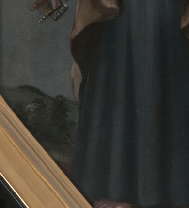 Zdjęcie nr 2: Obraz w kształcie ośmioboku z przedstawieniem św. Pawła (po lewej heraldycznej) i św. Piotra (po prawej). Apostołowie ukazani en pied, frontalnie, z głowami zwróconymi en trois quarts ku środkowi kompozycji. Obaj przedstawieni jako dojrzali mężczyźni. Twarz Pawła owalna, o szarobeżowej karnacji, okolona siwymi włosami oraz długą brodą z wąsami. Twarz Piotra pociągła, z wysokim czołem, okolona krótkimi włosami, z wydatną łysiną pośrodku głowy oraz wąsami i brodą. Obaj święci ubrani w długie tuniki przewiązane w pasie sznurem (Paweł - zielona, Piotr - niebieska) i białe krótkie płaszcze, zarzucone na ramiona i plecy. W rękach trzymają atrybuty: Paweł -miecz i księgę, Piotr - księgę i klucze. W tle schematycznie zaznaczony pejzaż i rozświetlone poświatą niebo; u dołu, pośrodku budowla centralna, zapewne bazylika św. Piotra w Rzymie.