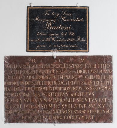 Zdjęcie nr 2: Płyta w kształcie leżącego prostokąta, z łacińską inskrypcją pozłoconymi majuskułowymi literami: D.O.M. / NOBILI ADOLESCENTI GEORGIO TELSZEWSKI PETRI FILIO/Q(V)E CITERIORI LITVANIA CRACO(VIAM) STUIOR CAUSA MISSUS / POSTQ(VE) P(RAE)CLARAE I(N)DOLIS SPECIMINA NO(N) VVLGARIA EXHIBERE.. / [MA]IOREMQ(VE) IN DIES SPE DE I(N)GENIO AC VIRTVTE SVA FACERE CEPIT / PLACIDIS VT VIDEBANT(VR) ISTULAE AQ(VI)S INCAVTVS SESE COM(M)ISIT / ET MOX RAPIDIS VORTICIBVS ABREPTVS / FRATRIS SUI FATVM MISERABILE SECVTVS EST / DIE XXI IVLY ANNO MDCXVIII AETAT. SUAE XV / CORPVS DEFV(N)CTI IN PAGO VICINO STRYIOW REPERTVM / HIC SEPULCHRO CONDITUM EST.
