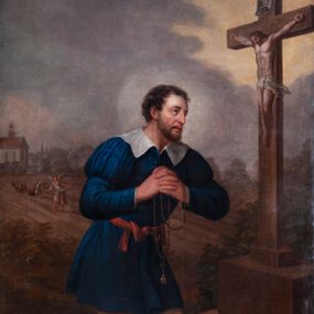 Zdjęcie nr 1: Obraz w kształcie stojącego prostokąta, bez ramy. Na pejzażowym tle z drzewami, kościołem i aniołami siejącymi i orzącymi pole św. Izydor klęczący z różańcem w dłoniach przed krzyżem. Święty ubrany w niebieski kaftan z bufiastymi rękawami i białym kołnierzem, przewiązany czerwonym pasem. Spodnie żółte, buty brązowe, wysokie, z cholewkami. Ukazany z profilu, zwrócony en trois quarts w prawo, w kierunku krzyża z Chrystusem stojącego na zdwojonym, prostopadłościennym postumencie. Przed nim narzędzia rolnicze. Wokół głowy świetlisty nimb. Ręce świętego nieproporcjonalnie duże w stosunku do głowy.