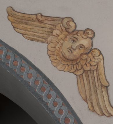 Zdjęcie nr 20: Sklepienie: żebra ozdobione na przemian pasami w kolorach czerwonym i niebieskim. Na gładkich zwornikach malowane tarcze herbowe od wschodu: Gryf i Łabędź. Wysklepki malowane wzdłuż żeber ornamentem geometrycznym złożonym z półkoli, zakończonych liliami heraldycznymi. Ze zworników rozchodzi się wić roślinna.
Ściana północna: przęsło wschodnie - trzy sceny podzielone na dwie strefy, zamknięte arkadami wspartymi na tralkach. W dolnej: klęczący św. Grzegorz, pod arkadą, na tle tkaniny; w kolejnej postać klęczącej kobiety przed sceną zstąpienia Chrystusa do piekieł (?). W górnej strefie św. Grzegorz klęczący przed trzema mężczyznami zgrupowanymi wokół stołu, którzy pokazują świętemu tkaninę. Przęsło zachodnie: scena podzielone na dwie strefy. W dolnej scena wielofiguralna, przedstawiająca ucztę ze św. Grzegorzem z gołębicą na ramieniu, siedzącym po środku stołu, oraz z pochylającym się ku niemu aniołem. Zamykają ją trzy arkady. W górnej scena eucharystyczna ze św. Grzegorzem i diakonem, klęczącymi przed ołtarzem, na którym stoi Chrystus na tle niszy. Całość zamknięta arkadą. Łuk arkady prowadzącej do kruchty podkreślony bordiurą z ornamentem plecionkowym, ujęty kandelabrami dźwigającymi gzyms. W przyłuczach dwie uskrzydlone główki anielskie. Ściana południowa: W obu przęsłach analogicznie do okien malowane iluzjonistyczne nisze konchowe z postaciami świętych na postumentach w górnej strefie ściany. W podłuczach arkad girlandy, podtrzymywane przez uskrzydlone główki anielskie. Nisze i okna obwiedzione bordiurą z ornamentem geometrycznym, podtrzymane wspólnym parapetem z podwieszoną girlandą kwiatową. Pod wspornikiem malowana kolumna utworzona z dwóch tralek. W prześle wschodnim: postać św. Wojciecha, z malowaną na postumencie inskrypcją: ŚW. WOJCIECH / PIERWSZY MĘCZNNIK POLSKI. W przęśle zachodnim: postać św. Stanisława biskupa z półpostacią Piotrowina z prawej strony. Na postumencie malowana inskrypcja: W 700-LECIE KANONIZACJI / ŚW. STANISŁAWA BP-A KRAKOWSKIEGO / 1253 – 1953.W dolnej strefie ściany epitafia ujmuje dekoracja. Epitafium Jacka Konstantyna Chościaka Popiela: stylizowane dekoracja roślinna z falującymi wstęgami; tablica pamiątkowa podtrzymywana przez putta. Łuk tęczowy od strony prezbiterium obwiedziony analogicznym do sklepienia geometrycznym ornamentem. Kolorystyka pastelowa, z silnymi akcentami błękitu, czerwieni i żółcieni.