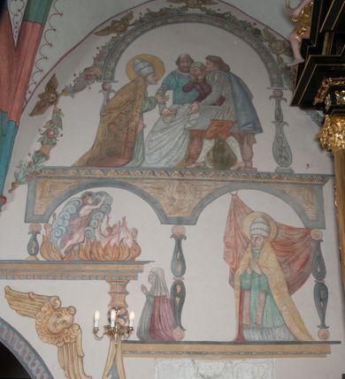 Zdjęcie nr 24: Sklepienie: żebra ozdobione na przemian pasami w kolorach czerwonym i niebieskim. Na gładkich zwornikach malowane tarcze herbowe od wschodu: Gryf i Łabędź. Wysklepki malowane wzdłuż żeber ornamentem geometrycznym złożonym z półkoli, zakończonych liliami heraldycznymi. Ze zworników rozchodzi się wić roślinna.
Ściana północna: przęsło wschodnie - trzy sceny podzielone na dwie strefy, zamknięte arkadami wspartymi na tralkach. W dolnej: klęczący św. Grzegorz, pod arkadą, na tle tkaniny; w kolejnej postać klęczącej kobiety przed sceną zstąpienia Chrystusa do piekieł (?). W górnej strefie św. Grzegorz klęczący przed trzema mężczyznami zgrupowanymi wokół stołu, którzy pokazują świętemu tkaninę. Przęsło zachodnie: scena podzielone na dwie strefy. W dolnej scena wielofiguralna, przedstawiająca ucztę ze św. Grzegorzem z gołębicą na ramieniu, siedzącym po środku stołu, oraz z pochylającym się ku niemu aniołem. Zamykają ją trzy arkady. W górnej scena eucharystyczna ze św. Grzegorzem i diakonem, klęczącymi przed ołtarzem, na którym stoi Chrystus na tle niszy. Całość zamknięta arkadą. Łuk arkady prowadzącej do kruchty podkreślony bordiurą z ornamentem plecionkowym, ujęty kandelabrami dźwigającymi gzyms. W przyłuczach dwie uskrzydlone główki anielskie. Ściana południowa: W obu przęsłach analogicznie do okien malowane iluzjonistyczne nisze konchowe z postaciami świętych na postumentach w górnej strefie ściany. W podłuczach arkad girlandy, podtrzymywane przez uskrzydlone główki anielskie. Nisze i okna obwiedzione bordiurą z ornamentem geometrycznym, podtrzymane wspólnym parapetem z podwieszoną girlandą kwiatową. Pod wspornikiem malowana kolumna utworzona z dwóch tralek. W prześle wschodnim: postać św. Wojciecha, z malowaną na postumencie inskrypcją: ŚW. WOJCIECH / PIERWSZY MĘCZNNIK POLSKI. W przęśle zachodnim: postać św. Stanisława biskupa z półpostacią Piotrowina z prawej strony. Na postumencie malowana inskrypcja: W 700-LECIE KANONIZACJI / ŚW. STANISŁAWA BP-A KRAKOWSKIEGO / 1253 – 1953.W dolnej strefie ściany epitafia ujmuje dekoracja. Epitafium Jacka Konstantyna Chościaka Popiela: stylizowane dekoracja roślinna z falującymi wstęgami; tablica pamiątkowa podtrzymywana przez putta. Łuk tęczowy od strony prezbiterium obwiedziony analogicznym do sklepienia geometrycznym ornamentem. Kolorystyka pastelowa, z silnymi akcentami błękitu, czerwieni i żółcieni.