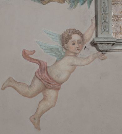 Zdjęcie nr 29: Sklepienie: żebra ozdobione na przemian pasami w kolorach czerwonym i niebieskim. Na gładkich zwornikach malowane tarcze herbowe od wschodu: Gryf i Łabędź. Wysklepki malowane wzdłuż żeber ornamentem geometrycznym złożonym z półkoli, zakończonych liliami heraldycznymi. Ze zworników rozchodzi się wić roślinna.
Ściana północna: przęsło wschodnie - trzy sceny podzielone na dwie strefy, zamknięte arkadami wspartymi na tralkach. W dolnej: klęczący św. Grzegorz, pod arkadą, na tle tkaniny; w kolejnej postać klęczącej kobiety przed sceną zstąpienia Chrystusa do piekieł (?). W górnej strefie św. Grzegorz klęczący przed trzema mężczyznami zgrupowanymi wokół stołu, którzy pokazują świętemu tkaninę. Przęsło zachodnie: scena podzielone na dwie strefy. W dolnej scena wielofiguralna, przedstawiająca ucztę ze św. Grzegorzem z gołębicą na ramieniu, siedzącym po środku stołu, oraz z pochylającym się ku niemu aniołem. Zamykają ją trzy arkady. W górnej scena eucharystyczna ze św. Grzegorzem i diakonem, klęczącymi przed ołtarzem, na którym stoi Chrystus na tle niszy. Całość zamknięta arkadą. Łuk arkady prowadzącej do kruchty podkreślony bordiurą z ornamentem plecionkowym, ujęty kandelabrami dźwigającymi gzyms. W przyłuczach dwie uskrzydlone główki anielskie. Ściana południowa: W obu przęsłach analogicznie do okien malowane iluzjonistyczne nisze konchowe z postaciami świętych na postumentach w górnej strefie ściany. W podłuczach arkad girlandy, podtrzymywane przez uskrzydlone główki anielskie. Nisze i okna obwiedzione bordiurą z ornamentem geometrycznym, podtrzymane wspólnym parapetem z podwieszoną girlandą kwiatową. Pod wspornikiem malowana kolumna utworzona z dwóch tralek. W prześle wschodnim: postać św. Wojciecha, z malowaną na postumencie inskrypcją: ŚW. WOJCIECH / PIERWSZY MĘCZNNIK POLSKI. W przęśle zachodnim: postać św. Stanisława biskupa z półpostacią Piotrowina z prawej strony. Na postumencie malowana inskrypcja: W 700-LECIE KANONIZACJI / ŚW. STANISŁAWA BP-A KRAKOWSKIEGO / 1253 – 1953.W dolnej strefie ściany epitafia ujmuje dekoracja. Epitafium Jacka Konstantyna Chościaka Popiela: stylizowane dekoracja roślinna z falującymi wstęgami; tablica pamiątkowa podtrzymywana przez putta. Łuk tęczowy od strony prezbiterium obwiedziony analogicznym do sklepienia geometrycznym ornamentem. Kolorystyka pastelowa, z silnymi akcentami błękitu, czerwieni i żółcieni.