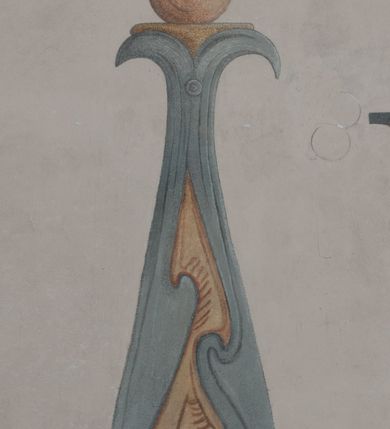 Zdjęcie nr 32: Sklepienie: żebra ozdobione na przemian pasami w kolorach czerwonym i niebieskim. Na gładkich zwornikach malowane tarcze herbowe od wschodu: Gryf i Łabędź. Wysklepki malowane wzdłuż żeber ornamentem geometrycznym złożonym z półkoli, zakończonych liliami heraldycznymi. Ze zworników rozchodzi się wić roślinna.
Ściana północna: przęsło wschodnie - trzy sceny podzielone na dwie strefy, zamknięte arkadami wspartymi na tralkach. W dolnej: klęczący św. Grzegorz, pod arkadą, na tle tkaniny; w kolejnej postać klęczącej kobiety przed sceną zstąpienia Chrystusa do piekieł (?). W górnej strefie św. Grzegorz klęczący przed trzema mężczyznami zgrupowanymi wokół stołu, którzy pokazują świętemu tkaninę. Przęsło zachodnie: scena podzielone na dwie strefy. W dolnej scena wielofiguralna, przedstawiająca ucztę ze św. Grzegorzem z gołębicą na ramieniu, siedzącym po środku stołu, oraz z pochylającym się ku niemu aniołem. Zamykają ją trzy arkady. W górnej scena eucharystyczna ze św. Grzegorzem i diakonem, klęczącymi przed ołtarzem, na którym stoi Chrystus na tle niszy. Całość zamknięta arkadą. Łuk arkady prowadzącej do kruchty podkreślony bordiurą z ornamentem plecionkowym, ujęty kandelabrami dźwigającymi gzyms. W przyłuczach dwie uskrzydlone główki anielskie. Ściana południowa: W obu przęsłach analogicznie do okien malowane iluzjonistyczne nisze konchowe z postaciami świętych na postumentach w górnej strefie ściany. W podłuczach arkad girlandy, podtrzymywane przez uskrzydlone główki anielskie. Nisze i okna obwiedzione bordiurą z ornamentem geometrycznym, podtrzymane wspólnym parapetem z podwieszoną girlandą kwiatową. Pod wspornikiem malowana kolumna utworzona z dwóch tralek. W prześle wschodnim: postać św. Wojciecha, z malowaną na postumencie inskrypcją: ŚW. WOJCIECH / PIERWSZY MĘCZNNIK POLSKI. W przęśle zachodnim: postać św. Stanisława biskupa z półpostacią Piotrowina z prawej strony. Na postumencie malowana inskrypcja: W 700-LECIE KANONIZACJI / ŚW. STANISŁAWA BP-A KRAKOWSKIEGO / 1253 – 1953.W dolnej strefie ściany epitafia ujmuje dekoracja. Epitafium Jacka Konstantyna Chościaka Popiela: stylizowane dekoracja roślinna z falującymi wstęgami; tablica pamiątkowa podtrzymywana przez putta. Łuk tęczowy od strony prezbiterium obwiedziony analogicznym do sklepienia geometrycznym ornamentem. Kolorystyka pastelowa, z silnymi akcentami błękitu, czerwieni i żółcieni.