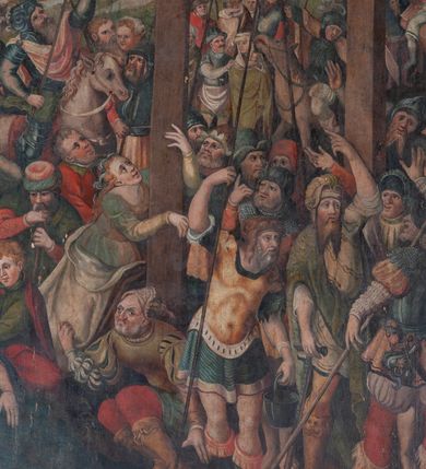 Zdjęcie nr 10: Ołtarz przyścienny, architektoniczny, jednoosiowy, jednokondygnacyjny, z uszakami. Mensa prostopadłościenna. Na niej prostopadłościenne tabernakulum zwieńczone wydatnym gzymsem, z drzwiczkami zamkniętymi łukiem nadwieszonym z motywem kielicha z hostią. Nastawa ołtarzowa ujęta korynckimi kolumnami ustawionymi na podwójnym cokole zdobionym prostokątnymi płycinami w dolnej partii i plakietami utworzonymi z ornamentu małżowinowo-chrząstkowego w górnej. Podpory dźwigają pełne, wyłamane na ich osiach belkowanie, którego gzyms jest wyniesiony nad polem centralnym. Fryz wysuniętych części dekorowany rozetami, silnie wystający gzyms zdobiony wałeczkami. Na wyłamanych częściach belkowania ustawiono symetrycznie woluty. W polu nisza zamknięta łukiem półkolistym nadwieszonym mieszcząca obraz z wielopostaciową sceną Ukrzyżowania w profilowanej ramie dekorowanej w trzech miejscach ornamentem roślinnym. Kondygnacja ujęta ażurowymi uszakami utworzonymi z suchej wici akantu. Struktura ołtarza w kolorze zielonym, trzony kolumn, detale i ornamenty złocone.