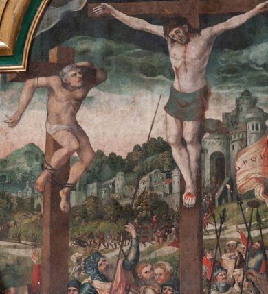 Zdjęcie nr 7: Ołtarz przyścienny, architektoniczny, jednoosiowy, jednokondygnacyjny, z uszakami. Mensa prostopadłościenna. Na niej prostopadłościenne tabernakulum zwieńczone wydatnym gzymsem, z drzwiczkami zamkniętymi łukiem nadwieszonym z motywem kielicha z hostią. Nastawa ołtarzowa ujęta korynckimi kolumnami ustawionymi na podwójnym cokole zdobionym prostokątnymi płycinami w dolnej partii i plakietami utworzonymi z ornamentu małżowinowo-chrząstkowego w górnej. Podpory dźwigają pełne, wyłamane na ich osiach belkowanie, którego gzyms jest wyniesiony nad polem centralnym. Fryz wysuniętych części dekorowany rozetami, silnie wystający gzyms zdobiony wałeczkami. Na wyłamanych częściach belkowania ustawiono symetrycznie woluty. W polu nisza zamknięta łukiem półkolistym nadwieszonym mieszcząca obraz z wielopostaciową sceną Ukrzyżowania w profilowanej ramie dekorowanej w trzech miejscach ornamentem roślinnym. Kondygnacja ujęta ażurowymi uszakami utworzonymi z suchej wici akantu. Struktura ołtarza w kolorze zielonym, trzony kolumn, detale i ornamenty złocone.