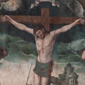 Zdjęcie nr 1: Obraz w kształcie stojącego prostokąta zamkniętego łukiem nadwieszonym ze sceną Ukrzyżowania na pierwszym planie, drogi krzyżowej na drugim i sztafażu architektonicznego w tle. W górnej części, na środku, postać wiszącego na krzyżu Jezusa, z rozpostartymi ramionami, głową opadającą na prawy bark i przybitymi jednym gwoździem stopami. Biodra ma okryte zielonym perizonium, na ciele ślady męki. Nad nim rozwinięta banderola z napisem „I. N. R. I.” Po bokach zwrócone skosem krzyże z wiszącymi postaciami łotrów. Z lewej starszy, siwy mężczyzna, który lewą ręką obejmuje ramię krzyża, prawą ma wykręconą do tyłu, a nogi przywiązane sznurami. Z prawej mężczyzna o ciemnym zaroście, który prawą ręką trzyma belkę krzyża, drugą ma za plecami, a nogi skrzyżowane, przywiązane sznurami. Poniżej, pod krzyżem Jezusa widać obejmującą dolną belkę Marię Magdalenę w zielonej sukni i jasnym płaszczu, a z przodu omdlewającą Marię podtrzymywaną przez kobietę w czepku (Marię?) i św. Jana Ewangelistę. Za nimi siedzący na koniu żołnierz, który przebija bok Chrystusa. Między nimi tłum postaci – mieszkańców i żołnierzy z włóczniami. Powyżej, na drugim planie widoczna grupa wychodzących z bramy miasta niewielkich postaci, a między nimi klęczący, przygnieciony ciężarem krzyża Chrystus. Za nimi górzysty krajobraz i mury Jerozolimy. W górnej partii skłębione, ciemne obłoki. Obraz utrzymany w chłodnej kolorystyce. 