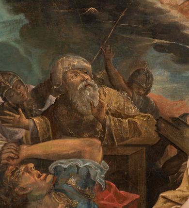 Zdjęcie nr 6: Obraz w kształcie stojącego prostokąta zamkniętego łukiem półkolistym, nadwieszonym. Umieszczony jest w drewnianej profilowanej ramie w kolorach złotym, brązowym i czarnym. Kompozycja płótna jest wielopostaciowa, dwustrefowa. Górna część przedstawia strefę niebiańską, dolna – ziemską. W centralnej części dolnej strefy ukazana jest scena męczeństwa św. Katarzyny znajdującej się wśród swoich oprawców. Święta klęczy na połamanym kole, zwrócona frontalnie z lekko przechyloną w prawą stronę głową, z ramionami rozpostartymi i uniesionymi w górę, w geście orantki. Jej twarz jest okolona długimi rozpuszczonymi włosami w kolorze blond. Katarzyna ubrana jest w różową suknię i żółty płaszcz przewieszony przez prawą rękę. Głowę rozświetla promienisty nimb.  Wokół świętej stoją postacie oprawców z narzędziami męki, w zróżnicowanych pozach wyrażających przerażenie, w strojach żołnierzy rzymskich, półnadzy lub w strojach o charakterze wschodnim. W górnej sferze, niebiańskiej oddzielonej od dolnej ciemnymi chmurami, wyłania się z niebios Jezus podtrzymujący lewą ręką krzyż, a w prawej trzymający koronę nad głową św. Katarzyny. Obok niego dwaj aniołowie z mieczami ognistymi w dłoniach, a po bokach i powyżej aniołki i główki aniołków na tle rozświetlonego, złocistego nieba.
