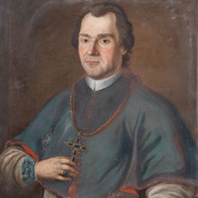 Zdjęcie nr 1: Obraz w kształcie stojącego prostokąta, ujętego profilowaną, złoconą ramą przedstawia ukazanego w półpostaci biskupa Wacława Sierakowskiego zwróconego w trzech czwartych w prawo. Mężczyzna jest w średnim wieku. Twarz lekko wydłużona z obwisłymi policzkami, okolona czarnymi, lekko falowanymi włosami. Wysokie czoło, duże migdałowate, ciemne oczy, duży nos oraz zaciśnięte usta, wokół nich zmarszczki. Biskup ubrany jest w białą rokietę z haftowanymi wstawkami na rękawach oraz wzdłuż szaty, w kolorze niebieskim. Pod szyją biały kołnierzyk. Na ramiona narzucony mantolet  z guziczkami i czerwoną podszewką. Na złotym łańcuchu zawieszony złoty krzyż pektoralny, wysadzany kamieniami szlachetnymi. Lewa ręka opuszczona wzdłuż ciała, nie widać dłoni, prawa, zgięta w łokciu. Biskup dwoma placami przytrzymuje krzyż pektoralny.
Tło ciemne, delikatnie rozjaśnione wokół sylwetki. 
Na odwrocie napis „Venceslaus Hieranynius de Bagusławiae Sierakowski Episcopus Cameno[c]ensis” oraz nad pieczęcią „Antonius Masłowski pinxit / Crac(oviae) 1740. (dies) 15 Martii”.