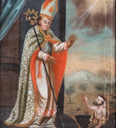 Zdjęcie nr 4: Obraz w kształcie stojącego prostokąta, ujęty profilowaną, złoconą ramą przedstawia całopostaciowy wizerunek św. Stanisława. Zwrócony w trzech czwartych w lewo święty stoi na kamiennym podeście prowadzącym do murowanego kościoła z dużymi, drewnianymi drzwiami. Lekko pochyloną głowę charakteryzują trójkątna twarz o wyrazistych rysach, niskie czoło, ciemne, wypukłe, głęboko osadzone migdałowate oczy, prosty, podłużny nos, u nasady nosa zmarszczki mimiczne, pełne usta, mocno zarysowany podbródek. Włosy krótkie, kasztanowe, gładko zaczesane, z kosmykami zachodzącymi na skroń i policzek.  Święty ubrany jest w szarą sutannę, białą rokietę z koronkową lamówką, zapinaną na guziki pelerynę, czerwoną stułę i białą kapę z motywem floralnym, z czerwoną podszewką, spiętą na piersi złotą broszą z czerwonym kamieniem. Na dłoniach ma brązowe rękawiczki, a na stopach białe, haftowane buty. Na głowie biała infuła z czerwonym kamieniem pośrodku, dekorowana przy głowie złotym pasem z kamieniami, a u góry złoto-czerwoną lamówką. Święty Mikołaj, przytrzymując prawą ręką pastorał, z lewą uniesioną do góry, zwraca się do ukazanego w prawym rogu obrazu Piotrowina wychodzącego z grobu. Zwróconego profilem w prawo mężczyznę charakteryzują wyraziste rysy twarzy z krótkim, spiczastym zarostem. Z ramion zsuwa mu się żółta szata z ciemnymi pasami, na głowie biała przepaska.  W tle krajobraz z drzewami i wzniesieniem, w prawym, górnym rogu z chmur wyłania się gołębica Ducha Świętego, rzucająca promień  w stronę świętego, w lewym, górnym rogu fragment zielonej kotary. 