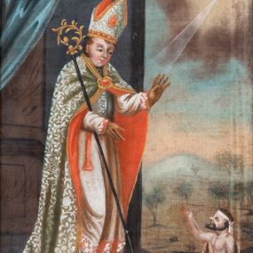 Zdjęcie nr 1: Obraz w kształcie stojącego prostokąta, ujęty profilowaną, złoconą ramą przedstawia całopostaciowy wizerunek św. Stanisława. Zwrócony w trzech czwartych w lewo święty stoi na kamiennym podeście prowadzącym do murowanego kościoła z dużymi, drewnianymi drzwiami. Lekko pochyloną głowę charakteryzują trójkątna twarz o wyrazistych rysach, niskie czoło, ciemne, wypukłe, głęboko osadzone migdałowate oczy, prosty, podłużny nos, u nasady nosa zmarszczki mimiczne, pełne usta, mocno zarysowany podbródek. Włosy krótkie, kasztanowe, gładko zaczesane, z kosmykami zachodzącymi na skroń i policzek.  Święty ubrany jest w szarą sutannę, białą rokietę z koronkową lamówką, zapinaną na guziki pelerynę, czerwoną stułę i białą kapę z motywem floralnym, z czerwoną podszewką, spiętą na piersi złotą broszą z czerwonym kamieniem. Na dłoniach ma brązowe rękawiczki, a na stopach białe, haftowane buty. Na głowie biała infuła z czerwonym kamieniem pośrodku, dekorowana przy głowie złotym pasem z kamieniami, a u góry złoto-czerwoną lamówką. Święty Mikołaj, przytrzymując prawą ręką pastorał, z lewą uniesioną do góry, zwraca się do ukazanego w prawym rogu obrazu Piotrowina wychodzącego z grobu. Zwróconego profilem w prawo mężczyznę charakteryzują wyraziste rysy twarzy z krótkim, spiczastym zarostem. Z ramion zsuwa mu się żółta szata z ciemnymi pasami, na głowie biała przepaska.  W tle krajobraz z drzewami i wzniesieniem, w prawym, górnym rogu z chmur wyłania się gołębica Ducha Świętego, rzucająca promień  w stronę świętego, w lewym, górnym rogu fragment zielonej kotary. 