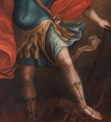 Zdjęcie nr 6: Obraz w kształcie stojącego prostokąta z dolną krawędzią wygiętą częściowo w łuk, zwieńczony łukiem nadwieszonym z uskokiem w profilowanej, złoconej ramie z przedstawieniem Michała Archanioła walczącego z szatanem ukazanym pod postacią ciemnobrązowego potwora o cechach ludzkich. W centrum kompozycji archanioł w momencie ataku unosi się powyżej szatana na rozpostartych skrzydłach. W prawej ręce trzyma skierowany ostrzem w stronę diabła miecz, w lewej łańcuch, którym ten jest spętany. Archanioł ma małą, owalną głowę z półprzymkniętymi oczami i wąskim nosem, jasne, falowane włosy rozwiewają się do tyłu. Jest ubrany w strój żołnierza rzymskiego: niebieski pancerz z naramiennikami założony na jasną tunikę i sandały wiązane pod kolanami; przepasany jest biegnącą ukośnie ciemnoróżową szarfą związaną na kokardę na lewym biodrze i przechodzącą pod lewym udem. Czerwony płaszcz zarzucony na lewe ramię rozwiewa się dynamicznymi fałdami po jego prawej stronie. W dolnej partii obrazu szatan zobrazowany został jako brązowy podobny do człowieka stwór, z lewą ręką przyciśniętą do twarzy i prawą odwiedzioną w bok. Wokół niego strzelają w górę płomienie. Tło utrzymane w ciepłej tonacji, wypełniające je brunatne chmury rozjaśniają się ku górze, gdzie unoszą się trzy główki anielskie. 