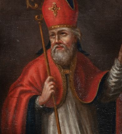 Zdjęcie nr 1: Obraz w kształcie stojącego prostokąta o wklęsłych bokach i dolnych narożach, zamknięty łukiem nadwieszonym, w profilowanej, złoconej i srebrzonej ramie. W centrum kompozycji stoi św. Hieronim, ukazany do bioder, zwrócony w trzech czwartych w lewo, z głową odwróconą w przeciwnym kierunku, prawą ręką trzyma pastorał, lewą unosi do góry. Ma owalną twarz o głęboko osadzonych oczach. Siwa broda sięga dekoltu, włosy ma zaczesane do tyłu. Jest ubrany w albę, a na nią ma założoną czerwoną kapę o granatowym podbiciu, lamowaną złotem. Na głowie ma czerwoną infułę. W prawym dolnym rogu kompozycji widoczny fragment brązowego lwa, który ma otwartą paszczę, a lewą łapę opiera na udzie świętego. W lewym dolnym rogu namalowano kamień. Tło obrazu ciemnobrunatne, rozjaśnione subtelnie za głową postaci.  