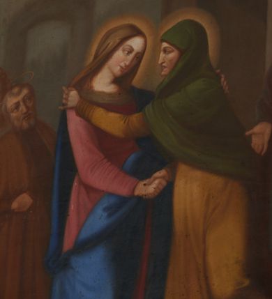 Zdjęcie nr 12: Ołtarz przyścienny, architektoniczny, trójosiowy, jednokondygnacyjny ze zwieńczeniem i uszakami. Mensa w typie sarkofagowym na niewielkim prostopadłościennym postumencie. Tabernakulum drewniane, architektoniczne, ujęte złoconymi kolumienkami dźwigającymi wyłamane i wyniesione belkowanie. Na drzwiczkach płaskorzeźbione przedstawienie kielicha z hostią. Nastawa drewniana ujęta korynckimi kolumnami ustawionymi na wysokich postumentach. Dźwigają one pełne, wyłamane na osiach kolumn i półkoliście wyniesione na osi środkowej ołtarza belkowanie. Fryz dekorowany rozetami oraz uskrzydloną główką anielską. Powyżej odcinki przyczółka, na których ustawione pełnoplastyczne figury świętych wojowników. W polu środkowym nisza zamknięta łukiem półkolistym nadwieszonym mieszcząca obraz Matki Boskiej Nieustającej Pomocy. W osiach bocznych ustawione na tle płycin pełnoplastyczne figury świętych biskupów w złoconych szatach oraz akantowe, ażurowe uszaki utworzone z wici akantowej. W zwieńczeniu obraz „Nawiedzenie Najświętszej Marii Panny” w kształcie stojącego prostokąta ujęty ażurowymi uszami utworzonymi z ornamentu mażowinowo-chrząstkowego, i winorośli. Powyżej, analogicznie, mniejszy obraz „Trójca Święta” w kształcie prostokąta stojącego o ściętych górnych narożach, zwieńczonego krzyżem równoramiennym. Struktura ołtarza w kolorze jasnozielonym, wypełnienia płycin, trzony kolumn oraz elementy gzymsu jasnoczerwone, marmoryzowane; ornamenty złocone.