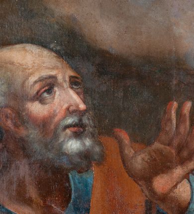 Zdjęcie nr 87: Drewniany, przyścienny ołtarz o formach architektonicznych, jednoosiowy, jednokondygnacyjny ze zwieńczeniem. Mensa murowana w kształcie prostopadłościanu zwieńczonego profilowanym gzymsem; antepedium prostokątne, w drewnianej, płaskorzeźbionej w motywy akantowe, złoconej ramie, dwustronne. Awers tłoczony, srebrzony, wykonany w technice papier mâché; rewers z malowanym na desce wyobrażeniem Veraicon na tle narzędzi męki. Tabernakulum na osi, złożone z mosiężnej, złoconej, sześciobocznej skrzynki w rozbudowanej, drewnianej obudowie o formach architektonicznych. Na nim tron wystawienia w kształcie niszy dekorowanej kratką, nakrytej kopułką z latarnią i przysłoniętej złapanymi po bokach kotarami. Na latarni rzeźbione przedstawienie pelikana karmiącego pisklęta własną krwią. Skrzynkę z tronem ulokowano na tle parawanu ustawionego na podwójnym cokole, ażurowego w górnej części, wypełnionego dekoracją roślinną, złączonego z kopułka spływami. 
Retabulum ołtarzowe drewniane wsparte na wysokim, dwudzielnym, murowanym cokole. Cokół w obudowie drewnianej, jego kondygnacje wydzielone wydatnymi, silnie występującymi przed lico gzymsami; mocno wysunięte ku przodowi części przednie. Ich lica z prostokątnymi płycinami mieszczącymi suchy akant; w części środkowej drugiej kondygnacji cokołu, dodatkowo pełnoplastyczne główki puttów. Na cokole ustawione zdwojone, złocone kolumny o skręconych trzonach i kompozytowych kapitelach. Pomiędzy nimi płyciny wypełnione dekoracją w formie podwieszonego wieńca, u jego szczytu putta pełniące rolę atlantów. Na tle płycin ustawione drewniane, złocone figury z lewej św. Zygmunta i z prawej św. Marii Magdaleny – patronów kościoła. Pole ołtarza z prostokątną niszą zamkniętą łukiem wyniesionym; ujętą płaskorzeźbioną, złoconą ramą zdobioną suchym akantem. W niszy pełnoplastyczny, polichromowany i złocony krucyfiks na aksamitnym tle, flankowany przez płaskorzeźbione wyobrażenia słońca i księżyca. Nisza zasuwana obrazem z Przemienieniem na górze Tabor, w drewnianej, złoconej sukience. Kolumny dźwigają pełne, wyłamane na osiach podpór belkowanie, z wydatnym, silnie profilowanym gzymsem; na jego osi złocony monogram „IHS” w otoku ze srebrzonych obłoków na tle promienistej glorii. Całość wieńczą fragmenty przerwanego przyczółka o formach wklęsło-wypukłych, z ażurową dekoracją z suchego akantu. Pomiędzy ramionami przyczółka złocona gloria promienista, w centrum której płaskorzeźbiona postać Boga Ojca siedzącego na srebrzonym obłoku ze srebrzoną gołębicą Ducha Świętego u stóp. Na ramionach glorii uskrzydlone główki puttów, niektóre na tle obłoków. Po bokach, na gzymsie siedzące postaci nagich, adorujących puttów. Ołtarz ujęty ażurowymi, złoconymi uszami z suchego akantu, w który wplecione są groteskowe putta trzymające pochodnie. Większość powierzchni ołtarza marmoryzowana, w kolorze jasnej, oliwkowej zieleni, z ciemniejszymi brązowymi elementami wypełniającymi płyciny. Złocenia w partiach ornamentów, kolumn oraz załamaniach profili elementów architektonicznych; srebrzone obłoki, części szat postaci i pelikan. 