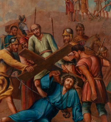 Zdjęcie nr 13: Obrazy w kształcie stojącego prostokąta, ujęte w drewnianą, złoconą i profilowaną ramą. Malowane przez dwóch artystów, stacje I-VI oraz XIII-XIV autorstwa Wojciecha Eljasza; stacje VII-XI – nieznanego malarza. I-VI, XIII-XIV to kompozycje wielopostaciowe, dynamiczne z powtarzającą się postacią ubranego w długą, błękitną tunikę Chrystusa o szczupłej, trójkątnej twarzy z dużymi, głęboko osadzonymi oczami. Tła pejzażowe, zaznaczone szkicowo. Kolorystyka ciepła z dominacją brązów i żółcieni, szaty postaci utrzymane w żywych kontrastowych barwach. Miękki modelunek światłocieniowy. Obrazy sygnowane w prawym dolnym rogu „Wojciech Eljasz 1883” lub „Wojciech Eljasz 1884”. Na odwrociu pisane cyframi rzymskimi oznaczenia numerów stacji. Stacja XIV, na odwrociu dodatkowo inskrypcja „Za staraniem X(iędza) Jacka Langera Proboszcza / w Wawrzeńczycach malowano w r(oku) 1883” VII-XI to kompozycje wielopostaciowe o  podobnej dyspozycji płótna jak w obrazach wcześniejszych, analogiczna postać Chrystusa oraz tło. Postaci bardziej smukłe o innym typie fizjonomicznym; modelunek bardziej linearny z silnie zaznaczonym konturem. Kolorystyka ciepła, w partiach tła stonowana, na pierwszym planie żywsza, bardziej kontrastowa. Obrazy niesygnowane, na odwrociu cyframi arabskimi zaznaczony numer stacji. Na odwrociu stacji VII i VIII, dodatkowo inskrypcja „Ofiara 2ch obrazów / Ludwikowej Łuczywo w r(oku) 1896”. 