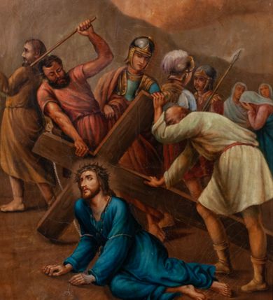 Zdjęcie nr 16: Obrazy w kształcie stojącego prostokąta, ujęte w drewnianą, złoconą i profilowaną ramą. Malowane przez dwóch artystów, stacje I-VI oraz XIII-XIV autorstwa Wojciecha Eljasza; stacje VII-XI – nieznanego malarza. I-VI, XIII-XIV to kompozycje wielopostaciowe, dynamiczne z powtarzającą się postacią ubranego w długą, błękitną tunikę Chrystusa o szczupłej, trójkątnej twarzy z dużymi, głęboko osadzonymi oczami. Tła pejzażowe, zaznaczone szkicowo. Kolorystyka ciepła z dominacją brązów i żółcieni, szaty postaci utrzymane w żywych kontrastowych barwach. Miękki modelunek światłocieniowy. Obrazy sygnowane w prawym dolnym rogu „Wojciech Eljasz 1883” lub „Wojciech Eljasz 1884”. Na odwrociu pisane cyframi rzymskimi oznaczenia numerów stacji. Stacja XIV, na odwrociu dodatkowo inskrypcja „Za staraniem X(iędza) Jacka Langera Proboszcza / w Wawrzeńczycach malowano w r(oku) 1883” VII-XI to kompozycje wielopostaciowe o  podobnej dyspozycji płótna jak w obrazach wcześniejszych, analogiczna postać Chrystusa oraz tło. Postaci bardziej smukłe o innym typie fizjonomicznym; modelunek bardziej linearny z silnie zaznaczonym konturem. Kolorystyka ciepła, w partiach tła stonowana, na pierwszym planie żywsza, bardziej kontrastowa. Obrazy niesygnowane, na odwrociu cyframi arabskimi zaznaczony numer stacji. Na odwrociu stacji VII i VIII, dodatkowo inskrypcja „Ofiara 2ch obrazów / Ludwikowej Łuczywo w r(oku) 1896”. 