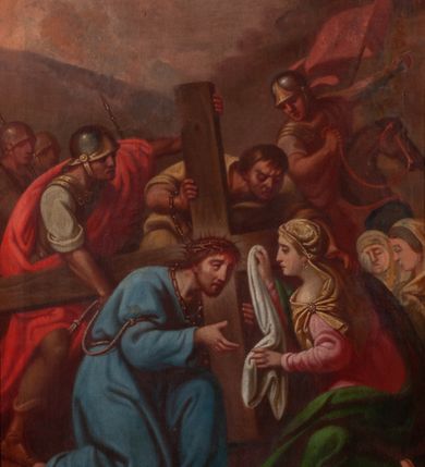 Zdjęcie nr 23: Obrazy w kształcie stojącego prostokąta, ujęte w drewnianą, złoconą i profilowaną ramą. Malowane przez dwóch artystów, stacje I-VI oraz XIII-XIV autorstwa Wojciecha Eljasza; stacje VII-XI – nieznanego malarza. I-VI, XIII-XIV to kompozycje wielopostaciowe, dynamiczne z powtarzającą się postacią ubranego w długą, błękitną tunikę Chrystusa o szczupłej, trójkątnej twarzy z dużymi, głęboko osadzonymi oczami. Tła pejzażowe, zaznaczone szkicowo. Kolorystyka ciepła z dominacją brązów i żółcieni, szaty postaci utrzymane w żywych kontrastowych barwach. Miękki modelunek światłocieniowy. Obrazy sygnowane w prawym dolnym rogu „Wojciech Eljasz 1883” lub „Wojciech Eljasz 1884”. Na odwrociu pisane cyframi rzymskimi oznaczenia numerów stacji. Stacja XIV, na odwrociu dodatkowo inskrypcja „Za staraniem X(iędza) Jacka Langera Proboszcza / w Wawrzeńczycach malowano w r(oku) 1883” VII-XI to kompozycje wielopostaciowe o  podobnej dyspozycji płótna jak w obrazach wcześniejszych, analogiczna postać Chrystusa oraz tło. Postaci bardziej smukłe o innym typie fizjonomicznym; modelunek bardziej linearny z silnie zaznaczonym konturem. Kolorystyka ciepła, w partiach tła stonowana, na pierwszym planie żywsza, bardziej kontrastowa. Obrazy niesygnowane, na odwrociu cyframi arabskimi zaznaczony numer stacji. Na odwrociu stacji VII i VIII, dodatkowo inskrypcja „Ofiara 2ch obrazów / Ludwikowej Łuczywo w r(oku) 1896”. 