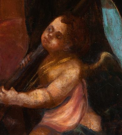 Zdjęcie nr 20: Ołtarz architektoniczny, jednoosiowy, jednokondygnacyjny, ze zwieńczeniem. Mensa drewniana, umieszczona na prostopadłościennej skrzyni; antependium z prostokątną płyciną. Nastawa ujęta czworobocznymi, kanelowanymi filarami, ustawionymi ukośnie na tle kanelowanych pilastrów. Filary dźwigają pełne belkowanie i profilowany gzyms, występujące nad nimi. Przy filarach od czoła na wysokich, prostopadłościennych postumentach rzeźby dwóch świętych jezuickich w czarnych sutannach. W polu środkowym nastawy prostokątne nisza ujęta złoconą ramą, w której rzeźba Najświętsze Serce Jezusa.  Zwieńczenie w kształcie aedikuli zamkniętej łukiem półkolistym nadwieszonym i o wklęsłych bokach; pośrodku obraz z przedstawieniem świętego męczennika powtarzający kształt aedikuli. Po bokach, w osiach filarów, odcinki przerwanego przyczółka, na których siedzą dwa putta. Struktura malowana na biało, detale architektoniczne i ornamenty złocone. 