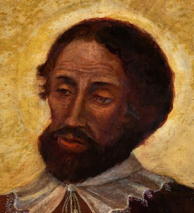 Zdjęcie nr 21: Ołtarz architektoniczny, jednoosiowy, jednokondygnacyjny, ze zwieńczeniem. Mensa drewniana, umieszczona na prostopadłościennej skrzyni; antependium z prostokątną płyciną. Nastawa ujęta czworobocznymi, kanelowanymi filarami, ustawionymi ukośnie na tle kanelowanych pilastrów. Filary dźwigają pełne belkowanie i profilowany gzyms, występujące nad nimi. Przy filarach od czoła na wysokich, prostopadłościennych postumentach rzeźby dwóch świętych jezuickich w czarnych sutannach. W polu środkowym nastawy prostokątne nisza ujęta złoconą ramą, w której rzeźba Najświętsze Serce Jezusa.  Zwieńczenie w kształcie aedikuli zamkniętej łukiem półkolistym nadwieszonym i o wklęsłych bokach; pośrodku obraz z przedstawieniem świętego męczennika powtarzający kształt aedikuli. Po bokach, w osiach filarów, odcinki przerwanego przyczółka, na których siedzą dwa putta. Struktura malowana na biało, detale architektoniczne i ornamenty złocone. 