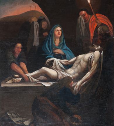 Zdjęcie nr 3: Obraz w kształcie stojącego prostokąta w złoconej, profilowanej ramie. Kompozycja otwarta, wielofiguralna ze sceną składania martwego Chrystusa do grobu. Ciało Jezusa jest podtrzymywane przez dwóch mężczyzn przez biały całun, ułożone w nieznacznym skręcie, z głową silnie odchyloną do tyłu. Chrystus przedstawiony nagi, przesłonięty jedynie białym perizonium. Za sarkofagiem ukazana Matka Boska, zwrócona delikatnie w lewo, z głową uniesioną, prawą ręką podtrzymująca dłoń syna, lewą przyciskająca do piersi. Maria jest okryta ciemnoniebieskim maforionem, założonym na głowę, przesłaniającym oba ramiona oraz przód czerwonej sukni. Za Matką Boską ukazane trzy płaczące niewiasty. Po prawej stronie przedstawiony św. Jan Ewangelista, zwrócony w trzech czwartych w prawo, w lewej uniesionej na wysokość piersi ręce trzyma zapaloną świecę, prawą ociera chustą łzy z twarzy. Święty ubrany jest w zieloną tunikę oraz czerwony płaszcz przerzucony przez lewe ramię. Przed sarkofagiem przedstawiona św. Maria Magdalena, klęcząca, zwrócona w prawo, silnie pochylona do przodu, prawą ręką unosi do twarzy dłoń Chrystusa, w lewej trzyma złote naczynie. Jest ubrana w ciemnogranatową suknię oraz brązowy płaszcz okrywający dół pleców i nogi. Scena rozgrywa się na tle skalnego grobu, otwierającego się po lewej stronie na pejzaż z widoczną w oddali Golgotą. 