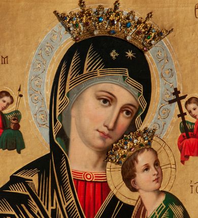 Zdjęcie nr 7: Ołtarz przyścienny, architektoniczny, jednokondygnacyjny, jednoosiowy, ze zwieńczeniem.  Mensa w formie prostopadłościanu. Antepedium malowane: pośrodku medalion otoczony baldachimem utworzonym z królewskiego płaszcza, spiętego u góry koroną, z chwostami po bokach. W polu scena ukazująca odnalezienie pierścienia św. Kingi w bryle soli. Po bokach medalionu wolutowo zakręcona wić roślinna zakończona wazonami z kwiatami. Całość ukazana na ciemnozielonym tle. Tabernakulum w formie prostopadłościennej skrzynki, ustawione na niskim cokoliku, flankowane parą pilastrów z bazami, kanelowanymi trzonami i kapitelami kompozytowymi podtrzymującymi proste belkowanie z trójkątnym przyczółkiem. Zwieńczenie w formie prostopadłościennego postumentu, na którym ustawiony krucyfiks. Drzwiczki w kształcie stojącego prostokąta, zamkniętego łukiem nadwieszonym. W polu monogram Marii, gwiazda i wieniec z róż. Nad drzwiczkami, w przyłuczach dwie gałązki róż. Retabulum umieszczone na zdwojonym cokole, flankowane kolumnami, ustawionymi na tle zwielokrotnionych pilastrów podtrzymujących wyłamane belkowanie; na osi kolumn przerwany wolutowy przyczółek. W polu głównym nastawy płytka wnęka, ujęta złoconą i profilowaną ramą w kształcie stojącego prostokąta zamkniętego łukiem wklęsło-wypukłym z uskokami. Pośrodku obraz „Matki Boskiej Nieustającej Pomocy”, a na zasuwie obraz „Matki Boskiej Niepokalanie Poczętej”. W górnej części ramy złocony kartusz z napisem „MARIA”. Zwieńczenie o delikatnie wklęsłych bokach ujętych spływami wolutowymi i rzędem kampanul, zamknięte łukiem nadwieszonym z profilowanym gzymsem. Nad nim złocona muszla palmetowa ujęta dwoma spływami wolutowymi. U szczytu zwieńczenia, po bokach ustawione dwa wazoniki z kwiatami. W polu zwieńczenia obraz „Św. Jacek” ujęty w ramę o fantazyjnym wykroju.  Podpory ustawione na bazach, kapietle kompozytowe, trzony kolumn gładkie, natomiast trzony pilastrów kanelowane. Struktura malowana w kolorze ciemnozielonym, ornamenty i detale złocone.
