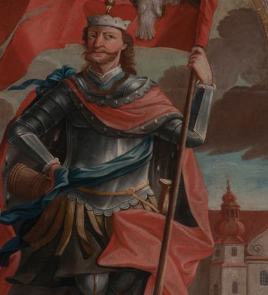 Zdjęcie nr 5: Obraz w formie kwadratu zamkniętego łukiem półkolistym nadwieszonym. W centrum kompozycji całopostaciowe przedstawienie św. Floriana, zwróconego frontalnie, z głową skierowaną w prawo. Święty w lewej uniesionej ręce trzyma chorągiew z wizerunkiem Orła Białego, prawą opiera o biodro, w dłoni trzymając cebrzyk, stoi w wykroku. Twarz ma kwadratową, o migdałowatych oczach skierowanych ku górze, zmarszczonych brwiach, dużym nosie i wąskich ustach, okoloną krótką brodą z długimi wąsami oraz jasnobrązowymi włosami sięgającymi ramion. Święty ubrany jest w pełną zbroję i tunikę sięgającą kolan oraz czerwony płaszcz z gronostajowym podbiciem spięty na prawym ramieniu i opadający na boki postaci, przez tors ma przewiązaną niebieską szarfę, na głowie ma mitrę książęcą. Florian ukazany jest na tle pejzażu miejskiego, po jego prawej stronie znajdują się płonące budynki Kleparza, a po lewej kościół św. Floriana. 
