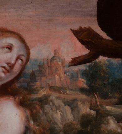 Zdjęcie nr 5: Obraz w formie stojącego prostokąta. W centrum pokutująca Maria Magdalena wśród skał. Święta przedstawiona jest w pozie klęczącej, zwrócona w trzech czwartych w prawo z wyciągniętymi w przód splecionymi dłońmi oraz uniesioną głową, skierowaną w przeciwną stronę. Jej twarz jest okrągła z pełnymi policzkami i wystającą brodą, dużymi oczami skierowanymi do góry, z których kapią łzy, małym, prostym nosem i pełnymi ustami. Okalają ją długie, jasne, silnie kręcone włosy, opadające puklami na ramiona. Maria jest ubrana w silnie drapowaną białą suknię odsłaniającą lewe ramię oraz ekspresyjnie kształtowany jasnobrązowy płaszcz przerzucony przez jej prawe ramię, opadający na kolana i na ziemię. Przed Marią, na skale znajdują się krzyż utworzony ze skrzyżowanych gałązek, czaszka, otwarta księga, szklane naczynie oraz dyscyplina. Postać flankowana jest z dwóch stron piętrzącymi się skałami, w tle widoczny jest daleki pejzaż z budynkiem, powyżej zachmurzone błękitno-różowe niebo z rozświetlonymi obłokami w prawym górnym rogu. Obraz ujęty masywną ramą dekorowaną płaskorzeźbionym suchym akantem z dwoma owalnymi medalionami po bokach. 
