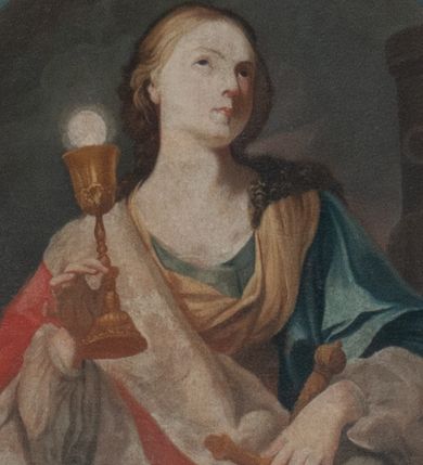 Zdjęcie nr 1: Obraz o nieregularnym, wklęsło-wypukłym kształcie dopasowanym do zwieńczenia ołtarza przedstawia św. Barbarę. W centrum kompozycji znajduje się święta ukazana frontalnie, w półpostaci, w prawej dłoni trzyma kielich z hostią, w lewej rękojeść miecza. Twarz owalna o delikatnych rysach, z oczami skierowanymi ku górze, małymi i drobnymi ustami; włosy długie, jasne i kręcone spływają na plecy i lewe ramię; dłonie smukłe; karnacja jasna. Święta ubrana jest w białą koszulę z długimi rękawami, niebieską suknię, czerwony płaszcz z białą podszewką przewieszony przez prawe ramię oraz żółtą chustę przewieszoną z przodu. Po prawej stronie obrazu znajduje się wysoka wieża, w dolnej części oszkarpowana, w górnej z trzema okrągłymi okienkami. Tło ciemno-szare. Rama drewniana, profilowana, złocona, od wewnątrz malowana na zielono. 

