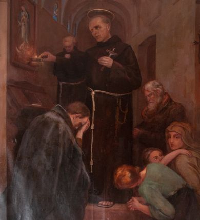 Zdjęcie nr 1: Obraz w kształcie stojącego prostokąta zamkniętego łukiem wklęsło-wypukłym z uskokami. W centrum kompozycji znajduje się scena rozgrywająca się we wnętrzu klasztornym. Pośrodku wyobrażono stojącą postać św. Dydaka, zwróconego w trzech czwartych w prawo. W lewym ręku trzyma krycyfiks, prawą wyciąga do przodu, dotykając kaganka zapalonego przed obrazem Matki Boskiej Niepokalanie Poczętej. Święty ukazany jest, jako młody mężczyzna o szczupłej twarzy, krótkich i jasnych włosach, wysokim czole i dużych oczach. Ubrany jest w brązowy habit franciszkański, przewiązany sznurem z zawieszonym na boku różańcem. Nad głową ma złoty, okrągły nimb. Przed św. Dydakiem klęczą: kapłan w obszernym i czarnym płaszczu, wspierający swoją głowę na dłoniach; dwie młode kobiety i dziecko oraz starszy mężczyzna z brodą. W oddali widoczna jest postać stojącego zakonnika z pochyloną głową i rękoma złożonymi w geście modlitwy. W lewej części kompozycji ulokowano pulpit z księgą. Tło stanowi krużganek klasztorny, sklepiony kolebkowo z lunetami, widoczne są też wejścia do cel oraz okna wypełnione witrażami. W górnej części obrazu pojawiają się uskrzydlone główki puttów. Kolorystyka ciemna, ciepła na bazie brązów i beży. W prawym dolnym narożu znajduje się sygnatura „St(efan) Chmiel / pinxit / anno 1944”. Rama prosta, drewniana, pomalowana na zielono, a na brzegach na złoto.