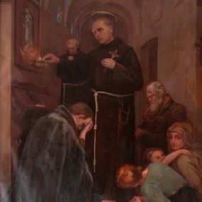 Zdjęcie nr 1: Obraz w kształcie stojącego prostokąta zamkniętego łukiem wklęsło-wypukłym z uskokami. W centrum kompozycji znajduje się scena rozgrywająca się we wnętrzu klasztornym. Pośrodku wyobrażono stojącą postać św. Dydaka, zwróconego w trzech czwartych w prawo. W lewym ręku trzyma krycyfiks, prawą wyciąga do przodu, dotykając kaganka zapalonego przed obrazem Matki Boskiej Niepokalanie Poczętej. Święty ukazany jest, jako młody mężczyzna o szczupłej twarzy, krótkich i jasnych włosach, wysokim czole i dużych oczach. Ubrany jest w brązowy habit franciszkański, przewiązany sznurem z zawieszonym na boku różańcem. Nad głową ma złoty, okrągły nimb. Przed św. Dydakiem klęczą: kapłan w obszernym i czarnym płaszczu, wspierający swoją głowę na dłoniach; dwie młode kobiety i dziecko oraz starszy mężczyzna z brodą. W oddali widoczna jest postać stojącego zakonnika z pochyloną głową i rękoma złożonymi w geście modlitwy. W lewej części kompozycji ulokowano pulpit z księgą. Tło stanowi krużganek klasztorny, sklepiony kolebkowo z lunetami, widoczne są też wejścia do cel oraz okna wypełnione witrażami. W górnej części obrazu pojawiają się uskrzydlone główki puttów. Kolorystyka ciemna, ciepła na bazie brązów i beży. W prawym dolnym narożu znajduje się sygnatura „St(efan) Chmiel / pinxit / anno 1944”. Rama prosta, drewniana, pomalowana na zielono, a na brzegach na złoto.