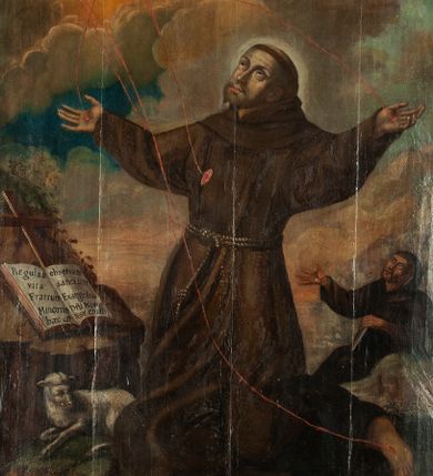 Zdjęcie nr 1: Obraz w kształcie stojącego prostokąta zamkniętego łukiem wklęsło-wypukłym z uskokami o dolnej krawędzi półkoliście wyciętej, przedstawiający stygmatyzację św. Franciszka. W centrum kompozycji znajduje się św. Franciszek w pozycji klęczącej, zwrócony w trzech czwartych w prawo, z rękami rozłożonymi szeroko na boki, z głową delikatnie uniesioną ku górze. Ma szeroką twarz, z krótkim zarostem, z dużymi oczami ze wzrokiem skierowanym na Chrystusa. Ubrany jest w habit franciszkański. W górnej części obrazu, po lewej stronie znajduje się Chrystus jako serafin, z którego ran wychodzą czerwone promienie o falistym przebiegu tworzące stygmaty u świętego Franciszka. Przed świętym, na wysokiej skale ułożone są: otwarta księga z napisem „Regula et / vita / Fratrum / Minorum / haec / est / observare / sanctum / Evangelium / D(omi)ni Nostri / Jesv Christi” oraz krzyż. Przed skałą siedzi baranek. Po prawej stronie obrazu widać zakonnika siedzącego na obłokach, który przypatruje się scenie stygmatyzacji, ukazanego z prawą ręką wyciągniętą do przodu, a w lewej trzymający zamkniętą księgą. W górnej części obrazu ukazano pochmurne niebo. W prawym dolnym rogu kompozycji znajduje się słabo czytelna data „ A[NNO] D[OMINI] 1730”. Rama drewniana, profilowana i złocona.


