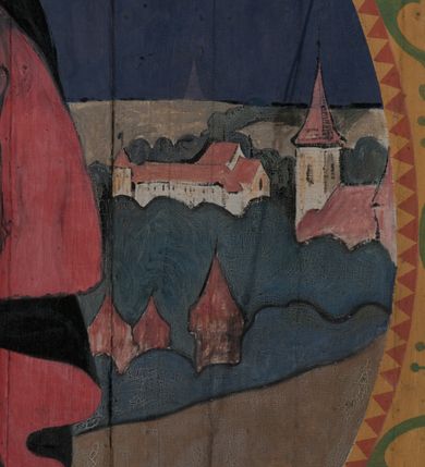 Zdjęcie nr 17: Polichromia o charakterze figuralnym i geometryczno-roślinnym pokrywa ściany i sklepienia prezbiterium, nawy, zakrystii i kruchty zachodniej. Wszystkie ściany prezbiterium do wysokości gzymsu dekorowane są pionowymi, układającymi się naprzemiennie pasami ornamentu roślinno-geometrycznego. Jeden z nich jest granatowy o motywie złotych liści dębu układających się w rozetę z ornamentem geometrycznym. Drugi pas jest żółty z motywem stylizowanych fioletowych i różowych kwiatów o zgeometryzowanych detalach. Gzyms prezbiterium i nawy w kolorze czerwonym, na nim złoty geometryczny pas oraz ornament z granatowych falistych linii wypełnionych w środku białymi punktami. 
Sklepienie prezbiterium jest niebieskie, obramione żółtym pasem z zieloną wicią roślinną, na której ułożone są naprzemiennie granatowe i różowe kwiaty. W narożach stylizowane bukiety kwiatów w kolorach zieleni, brązu i żółci. W centrum sklepienia okrągły medalion ze św. Kingą i Bolesławem Wstydliwym na tle pejzażu wielickiego z kościołem i zamkiem żupnym w oddali. Na pierwszym planie św. Kinga zwrócona jest w swoją prawą stronę, z uniesioną głową. W lewej ręce trzyma pastorał, w prawej wyciągniętej pierścień. Święta ubrana jest w czarny habit klaryski ze szkaplerzem, białą podwiką i welonem oraz czarnym płaszczem z czerwoną podszewką. Na piersi ma złoty łańcuch, na głowie mitrę książęcą. Po prawej stronie św. Kingi klęczy Bolesław Wstydliwy, który obiema rękami trzyma przy rękojeści wbity w ziemię miecz, opleciony skórzanym pasem. Książę ubrany jest w zbroję, niebieską tunikę i czerwony płaszcz spięty złotą fibulą. Na głowie ma kaptur kolczy i hełm z otwartą koroną. Medalion ze sceną ujęty jest żółtą ramą wypełnioną stylizowaną wicią roślinną z naprzemiennie występującymi granatowymi i różowymi kwiatami. Krawędź zewnętrza ozdobiona srebrzystym wieńcem z naprzemiennie ułożonego trójliścia i płomyka. 
Wszystkie ściany nawy pokryte są stylizowanym ornamentem roślinnym składającym się z zielonej wici roślinnej układającej się w regularne medaliony, w których znajdują się kwiaty czerwonego maku. 
Na ścianie północnej w dolnym pasie, pod oknem sześć ostrołukowych arkad na stylizowanych kolumienkach. W pierwszej arkadzie od strony prezbiterium postać klęczącej zakonnicy z opuszczonymi, splecionymi dłońmi, która ubrana jest w biały habit norbertański ze szkaplerzem i brązowy płaszcz z kapturem. U dołu w żółtym polu napis „S(wię)ta BRONISŁAWA”. W drugiej arkadzie królewicz klęczący przy pulpicie, zwrócony w stronę prezbiterium, w obszernym czerwonym płaszczu podbitym futrem i mitrze na głowie. U dołu w żółtym polu napis „S(wię)ty KAZIMIERZ Królewic(z)” W trzeciej arkadzie zwrócona frontalnie siedząca postać z pochyloną głową, ubrana w biały habit zakonny z czarnym płaszczem. U dołu w żółtym polu napis „Bł(ogosławiona) SALOMEA”. W następnych dwóch arkadach występuje stylizowany ornament roślinny z czterema rozetami i ze srebrnym orłem z dwiema tarczami herbowymi, pierwsza z krzyżem na piersi, druga z herbem Szreniawa poniżej. Pole szóstej arkady bez dekoracji. 
Na ścianie południowej w dolnym pasie, pod oknem trzy analogiczne arkady. W pierwszej arkadzie od strony prezbiterium frontalnie siedząca postać w stroju biskupa: białej albie, ciemnoróżowej komży z żółtą lamówką, żółtej kapie i paliuszu, na głowie ma infułę. U dołu w żółtym polu napis „Bł(ogosławiony) WINC(ENTY) KADŁUBEK”. W drugiej arkadzie  postać ukazana w pozycji stojącej, zwróconej w stronę prezbiterium, w prawej ręce trzyma pastorał, lewa w geście błogosławieństwa, ubrana w analogiczny jak poprzednia strój biskupi. U dołu w żółtym polu napis „S(wię)ty STANISŁAW SZCZEP(ANOWSKI)”. W trzeciej arkadzie frontalnie siedząca postać w stroju biskupa: ciemnoróżowej albie, żółtym ornacie, paliuszu, na głowie ma infułę. W  prawej ręce trzyma pastorał, w lewej miniaturę kościoła Mariackiego w Krakowie. Pod nim napis „Bł(ogosławiony) IVO ODROWĄŻ”. 
Sklepienie nawy ujęte ramą złożoną z kilku pasów. Zewnętrzny podzielony na kwadratowe pola, w których naprzemiennie występują dekoracyjny krzyż z kaboszonami i splecionymi literami „MS” oraz wpisany w koło czworoliść z trzema kilofami. Wewnętrzny pas jest zielony dekorowany srebrzonymi kołami, wydzielony zieloną i żółtą falowaną wstęgą. Pośrodku wschodniego pasa obramienia, przy łuku tęczowym znajduje się srebrzony orzeł z tarczą herbową z krzyżem na piersi i tarczą z herbem Szreniawa u dołu. W szponach trzyma trzy kilofy oraz wagę. U dołu znajduje się wstęga z napisem „Arma regiae liberae montanaequae / civitatis Vielicensis”. 
W centrum sklepienia nawy medalion ujęty zewnętrzną ramą utworzoną z grotów i płomieni oraz wewnętrzną z przeplatających się spiralnie wici roślinnych. W polu przedstawienie męczeństwa św. Sebastiana. Postać zwrócona w trzech czwartych w lewo, o bezwładnie opadającym ciele przywiązanym za ramiona i ugięte nogi do drzewa. Wokół głowy nimb zamknięty. Święty przesłonięty w partii podbrzusza białą draperią opadającą na ziemię, po bokach postaci. Ciało wychudzone, o podkreślonej muskulaturze, ze strzałą wbitą w pierś. Święty ukazany na tle lasu, w nocy. W narożach i na osiach sklepienia nawy bukiety kwiatów utworzonych z maków, habrów, kaczeńców i kłosów zbóż. 
W zakrystii na sklepieniu niewielkie Oko Opatrzności w glorii promienistej oraz falista bordiura. Analogiczna bordiura w kruchcie zachodniej. W południowo-zachodnim narożu kruchty północnej malowany na czarno krzyż oraz obok wyryty w drewnie napis: „BI 1898”. W dolnej partii ściany północnej przy chórze muzycznym sygnatura „Włodzimierz Tetmajer pinxit. A(NNO) D(OMINI) MCMVI.”