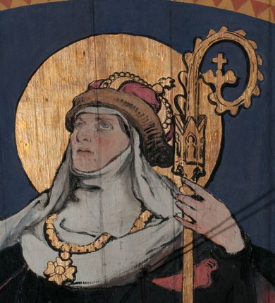 Zdjęcie nr 12: Polichromia o charakterze figuralnym i geometryczno-roślinnym pokrywa ściany i sklepienia prezbiterium, nawy, zakrystii i kruchty zachodniej. Wszystkie ściany prezbiterium do wysokości gzymsu dekorowane są pionowymi, układającymi się naprzemiennie pasami ornamentu roślinno-geometrycznego. Jeden z nich jest granatowy o motywie złotych liści dębu układających się w rozetę z ornamentem geometrycznym. Drugi pas jest żółty z motywem stylizowanych fioletowych i różowych kwiatów o zgeometryzowanych detalach. Gzyms prezbiterium i nawy w kolorze czerwonym, na nim złoty geometryczny pas oraz ornament z granatowych falistych linii wypełnionych w środku białymi punktami. 
Sklepienie prezbiterium jest niebieskie, obramione żółtym pasem z zieloną wicią roślinną, na której ułożone są naprzemiennie granatowe i różowe kwiaty. W narożach stylizowane bukiety kwiatów w kolorach zieleni, brązu i żółci. W centrum sklepienia okrągły medalion ze św. Kingą i Bolesławem Wstydliwym na tle pejzażu wielickiego z kościołem i zamkiem żupnym w oddali. Na pierwszym planie św. Kinga zwrócona jest w swoją prawą stronę, z uniesioną głową. W lewej ręce trzyma pastorał, w prawej wyciągniętej pierścień. Święta ubrana jest w czarny habit klaryski ze szkaplerzem, białą podwiką i welonem oraz czarnym płaszczem z czerwoną podszewką. Na piersi ma złoty łańcuch, na głowie mitrę książęcą. Po prawej stronie św. Kingi klęczy Bolesław Wstydliwy, który obiema rękami trzyma przy rękojeści wbity w ziemię miecz, opleciony skórzanym pasem. Książę ubrany jest w zbroję, niebieską tunikę i czerwony płaszcz spięty złotą fibulą. Na głowie ma kaptur kolczy i hełm z otwartą koroną. Medalion ze sceną ujęty jest żółtą ramą wypełnioną stylizowaną wicią roślinną z naprzemiennie występującymi granatowymi i różowymi kwiatami. Krawędź zewnętrza ozdobiona srebrzystym wieńcem z naprzemiennie ułożonego trójliścia i płomyka. 
Wszystkie ściany nawy pokryte są stylizowanym ornamentem roślinnym składającym się z zielonej wici roślinnej układającej się w regularne medaliony, w których znajdują się kwiaty czerwonego maku. 
Na ścianie północnej w dolnym pasie, pod oknem sześć ostrołukowych arkad na stylizowanych kolumienkach. W pierwszej arkadzie od strony prezbiterium postać klęczącej zakonnicy z opuszczonymi, splecionymi dłońmi, która ubrana jest w biały habit norbertański ze szkaplerzem i brązowy płaszcz z kapturem. U dołu w żółtym polu napis „S(wię)ta BRONISŁAWA”. W drugiej arkadzie królewicz klęczący przy pulpicie, zwrócony w stronę prezbiterium, w obszernym czerwonym płaszczu podbitym futrem i mitrze na głowie. U dołu w żółtym polu napis „S(wię)ty KAZIMIERZ Królewic(z)” W trzeciej arkadzie zwrócona frontalnie siedząca postać z pochyloną głową, ubrana w biały habit zakonny z czarnym płaszczem. U dołu w żółtym polu napis „Bł(ogosławiona) SALOMEA”. W następnych dwóch arkadach występuje stylizowany ornament roślinny z czterema rozetami i ze srebrnym orłem z dwiema tarczami herbowymi, pierwsza z krzyżem na piersi, druga z herbem Szreniawa poniżej. Pole szóstej arkady bez dekoracji. 
Na ścianie południowej w dolnym pasie, pod oknem trzy analogiczne arkady. W pierwszej arkadzie od strony prezbiterium frontalnie siedząca postać w stroju biskupa: białej albie, ciemnoróżowej komży z żółtą lamówką, żółtej kapie i paliuszu, na głowie ma infułę. U dołu w żółtym polu napis „Bł(ogosławiony) WINC(ENTY) KADŁUBEK”. W drugiej arkadzie  postać ukazana w pozycji stojącej, zwróconej w stronę prezbiterium, w prawej ręce trzyma pastorał, lewa w geście błogosławieństwa, ubrana w analogiczny jak poprzednia strój biskupi. U dołu w żółtym polu napis „S(wię)ty STANISŁAW SZCZEP(ANOWSKI)”. W trzeciej arkadzie frontalnie siedząca postać w stroju biskupa: ciemnoróżowej albie, żółtym ornacie, paliuszu, na głowie ma infułę. W  prawej ręce trzyma pastorał, w lewej miniaturę kościoła Mariackiego w Krakowie. Pod nim napis „Bł(ogosławiony) IVO ODROWĄŻ”. 
Sklepienie nawy ujęte ramą złożoną z kilku pasów. Zewnętrzny podzielony na kwadratowe pola, w których naprzemiennie występują dekoracyjny krzyż z kaboszonami i splecionymi literami „MS” oraz wpisany w koło czworoliść z trzema kilofami. Wewnętrzny pas jest zielony dekorowany srebrzonymi kołami, wydzielony zieloną i żółtą falowaną wstęgą. Pośrodku wschodniego pasa obramienia, przy łuku tęczowym znajduje się srebrzony orzeł z tarczą herbową z krzyżem na piersi i tarczą z herbem Szreniawa u dołu. W szponach trzyma trzy kilofy oraz wagę. U dołu znajduje się wstęga z napisem „Arma regiae liberae montanaequae / civitatis Vielicensis”. 
W centrum sklepienia nawy medalion ujęty zewnętrzną ramą utworzoną z grotów i płomieni oraz wewnętrzną z przeplatających się spiralnie wici roślinnych. W polu przedstawienie męczeństwa św. Sebastiana. Postać zwrócona w trzech czwartych w lewo, o bezwładnie opadającym ciele przywiązanym za ramiona i ugięte nogi do drzewa. Wokół głowy nimb zamknięty. Święty przesłonięty w partii podbrzusza białą draperią opadającą na ziemię, po bokach postaci. Ciało wychudzone, o podkreślonej muskulaturze, ze strzałą wbitą w pierś. Święty ukazany na tle lasu, w nocy. W narożach i na osiach sklepienia nawy bukiety kwiatów utworzonych z maków, habrów, kaczeńców i kłosów zbóż. 
W zakrystii na sklepieniu niewielkie Oko Opatrzności w glorii promienistej oraz falista bordiura. Analogiczna bordiura w kruchcie zachodniej. W południowo-zachodnim narożu kruchty północnej malowany na czarno krzyż oraz obok wyryty w drewnie napis: „BI 1898”. W dolnej partii ściany północnej przy chórze muzycznym sygnatura „Włodzimierz Tetmajer pinxit. A(NNO) D(OMINI) MCMVI.”