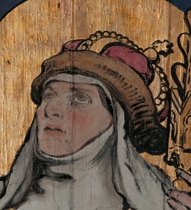 Zdjęcie nr 14: Polichromia o charakterze figuralnym i geometryczno-roślinnym pokrywa ściany i sklepienia prezbiterium, nawy, zakrystii i kruchty zachodniej. Wszystkie ściany prezbiterium do wysokości gzymsu dekorowane są pionowymi, układającymi się naprzemiennie pasami ornamentu roślinno-geometrycznego. Jeden z nich jest granatowy o motywie złotych liści dębu układających się w rozetę z ornamentem geometrycznym. Drugi pas jest żółty z motywem stylizowanych fioletowych i różowych kwiatów o zgeometryzowanych detalach. Gzyms prezbiterium i nawy w kolorze czerwonym, na nim złoty geometryczny pas oraz ornament z granatowych falistych linii wypełnionych w środku białymi punktami. 
Sklepienie prezbiterium jest niebieskie, obramione żółtym pasem z zieloną wicią roślinną, na której ułożone są naprzemiennie granatowe i różowe kwiaty. W narożach stylizowane bukiety kwiatów w kolorach zieleni, brązu i żółci. W centrum sklepienia okrągły medalion ze św. Kingą i Bolesławem Wstydliwym na tle pejzażu wielickiego z kościołem i zamkiem żupnym w oddali. Na pierwszym planie św. Kinga zwrócona jest w swoją prawą stronę, z uniesioną głową. W lewej ręce trzyma pastorał, w prawej wyciągniętej pierścień. Święta ubrana jest w czarny habit klaryski ze szkaplerzem, białą podwiką i welonem oraz czarnym płaszczem z czerwoną podszewką. Na piersi ma złoty łańcuch, na głowie mitrę książęcą. Po prawej stronie św. Kingi klęczy Bolesław Wstydliwy, który obiema rękami trzyma przy rękojeści wbity w ziemię miecz, opleciony skórzanym pasem. Książę ubrany jest w zbroję, niebieską tunikę i czerwony płaszcz spięty złotą fibulą. Na głowie ma kaptur kolczy i hełm z otwartą koroną. Medalion ze sceną ujęty jest żółtą ramą wypełnioną stylizowaną wicią roślinną z naprzemiennie występującymi granatowymi i różowymi kwiatami. Krawędź zewnętrza ozdobiona srebrzystym wieńcem z naprzemiennie ułożonego trójliścia i płomyka. 
Wszystkie ściany nawy pokryte są stylizowanym ornamentem roślinnym składającym się z zielonej wici roślinnej układającej się w regularne medaliony, w których znajdują się kwiaty czerwonego maku. 
Na ścianie północnej w dolnym pasie, pod oknem sześć ostrołukowych arkad na stylizowanych kolumienkach. W pierwszej arkadzie od strony prezbiterium postać klęczącej zakonnicy z opuszczonymi, splecionymi dłońmi, która ubrana jest w biały habit norbertański ze szkaplerzem i brązowy płaszcz z kapturem. U dołu w żółtym polu napis „S(wię)ta BRONISŁAWA”. W drugiej arkadzie królewicz klęczący przy pulpicie, zwrócony w stronę prezbiterium, w obszernym czerwonym płaszczu podbitym futrem i mitrze na głowie. U dołu w żółtym polu napis „S(wię)ty KAZIMIERZ Królewic(z)” W trzeciej arkadzie zwrócona frontalnie siedząca postać z pochyloną głową, ubrana w biały habit zakonny z czarnym płaszczem. U dołu w żółtym polu napis „Bł(ogosławiona) SALOMEA”. W następnych dwóch arkadach występuje stylizowany ornament roślinny z czterema rozetami i ze srebrnym orłem z dwiema tarczami herbowymi, pierwsza z krzyżem na piersi, druga z herbem Szreniawa poniżej. Pole szóstej arkady bez dekoracji. 
Na ścianie południowej w dolnym pasie, pod oknem trzy analogiczne arkady. W pierwszej arkadzie od strony prezbiterium frontalnie siedząca postać w stroju biskupa: białej albie, ciemnoróżowej komży z żółtą lamówką, żółtej kapie i paliuszu, na głowie ma infułę. U dołu w żółtym polu napis „Bł(ogosławiony) WINC(ENTY) KADŁUBEK”. W drugiej arkadzie  postać ukazana w pozycji stojącej, zwróconej w stronę prezbiterium, w prawej ręce trzyma pastorał, lewa w geście błogosławieństwa, ubrana w analogiczny jak poprzednia strój biskupi. U dołu w żółtym polu napis „S(wię)ty STANISŁAW SZCZEP(ANOWSKI)”. W trzeciej arkadzie frontalnie siedząca postać w stroju biskupa: ciemnoróżowej albie, żółtym ornacie, paliuszu, na głowie ma infułę. W  prawej ręce trzyma pastorał, w lewej miniaturę kościoła Mariackiego w Krakowie. Pod nim napis „Bł(ogosławiony) IVO ODROWĄŻ”. 
Sklepienie nawy ujęte ramą złożoną z kilku pasów. Zewnętrzny podzielony na kwadratowe pola, w których naprzemiennie występują dekoracyjny krzyż z kaboszonami i splecionymi literami „MS” oraz wpisany w koło czworoliść z trzema kilofami. Wewnętrzny pas jest zielony dekorowany srebrzonymi kołami, wydzielony zieloną i żółtą falowaną wstęgą. Pośrodku wschodniego pasa obramienia, przy łuku tęczowym znajduje się srebrzony orzeł z tarczą herbową z krzyżem na piersi i tarczą z herbem Szreniawa u dołu. W szponach trzyma trzy kilofy oraz wagę. U dołu znajduje się wstęga z napisem „Arma regiae liberae montanaequae / civitatis Vielicensis”. 
W centrum sklepienia nawy medalion ujęty zewnętrzną ramą utworzoną z grotów i płomieni oraz wewnętrzną z przeplatających się spiralnie wici roślinnych. W polu przedstawienie męczeństwa św. Sebastiana. Postać zwrócona w trzech czwartych w lewo, o bezwładnie opadającym ciele przywiązanym za ramiona i ugięte nogi do drzewa. Wokół głowy nimb zamknięty. Święty przesłonięty w partii podbrzusza białą draperią opadającą na ziemię, po bokach postaci. Ciało wychudzone, o podkreślonej muskulaturze, ze strzałą wbitą w pierś. Święty ukazany na tle lasu, w nocy. W narożach i na osiach sklepienia nawy bukiety kwiatów utworzonych z maków, habrów, kaczeńców i kłosów zbóż. 
W zakrystii na sklepieniu niewielkie Oko Opatrzności w glorii promienistej oraz falista bordiura. Analogiczna bordiura w kruchcie zachodniej. W południowo-zachodnim narożu kruchty północnej malowany na czarno krzyż oraz obok wyryty w drewnie napis: „BI 1898”. W dolnej partii ściany północnej przy chórze muzycznym sygnatura „Włodzimierz Tetmajer pinxit. A(NNO) D(OMINI) MCMVI.”