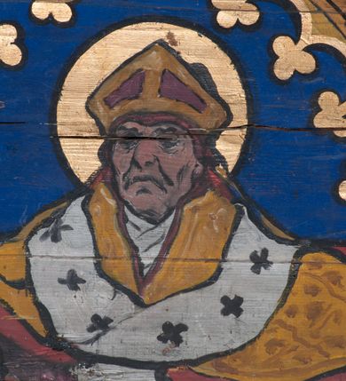 Zdjęcie nr 38: Polichromia o charakterze figuralnym i geometryczno-roślinnym pokrywa ściany i sklepienia prezbiterium, nawy, zakrystii i kruchty zachodniej. Wszystkie ściany prezbiterium do wysokości gzymsu dekorowane są pionowymi, układającymi się naprzemiennie pasami ornamentu roślinno-geometrycznego. Jeden z nich jest granatowy o motywie złotych liści dębu układających się w rozetę z ornamentem geometrycznym. Drugi pas jest żółty z motywem stylizowanych fioletowych i różowych kwiatów o zgeometryzowanych detalach. Gzyms prezbiterium i nawy w kolorze czerwonym, na nim złoty geometryczny pas oraz ornament z granatowych falistych linii wypełnionych w środku białymi punktami. 
Sklepienie prezbiterium jest niebieskie, obramione żółtym pasem z zieloną wicią roślinną, na której ułożone są naprzemiennie granatowe i różowe kwiaty. W narożach stylizowane bukiety kwiatów w kolorach zieleni, brązu i żółci. W centrum sklepienia okrągły medalion ze św. Kingą i Bolesławem Wstydliwym na tle pejzażu wielickiego z kościołem i zamkiem żupnym w oddali. Na pierwszym planie św. Kinga zwrócona jest w swoją prawą stronę, z uniesioną głową. W lewej ręce trzyma pastorał, w prawej wyciągniętej pierścień. Święta ubrana jest w czarny habit klaryski ze szkaplerzem, białą podwiką i welonem oraz czarnym płaszczem z czerwoną podszewką. Na piersi ma złoty łańcuch, na głowie mitrę książęcą. Po prawej stronie św. Kingi klęczy Bolesław Wstydliwy, który obiema rękami trzyma przy rękojeści wbity w ziemię miecz, opleciony skórzanym pasem. Książę ubrany jest w zbroję, niebieską tunikę i czerwony płaszcz spięty złotą fibulą. Na głowie ma kaptur kolczy i hełm z otwartą koroną. Medalion ze sceną ujęty jest żółtą ramą wypełnioną stylizowaną wicią roślinną z naprzemiennie występującymi granatowymi i różowymi kwiatami. Krawędź zewnętrza ozdobiona srebrzystym wieńcem z naprzemiennie ułożonego trójliścia i płomyka. 
Wszystkie ściany nawy pokryte są stylizowanym ornamentem roślinnym składającym się z zielonej wici roślinnej układającej się w regularne medaliony, w których znajdują się kwiaty czerwonego maku. 
Na ścianie północnej w dolnym pasie, pod oknem sześć ostrołukowych arkad na stylizowanych kolumienkach. W pierwszej arkadzie od strony prezbiterium postać klęczącej zakonnicy z opuszczonymi, splecionymi dłońmi, która ubrana jest w biały habit norbertański ze szkaplerzem i brązowy płaszcz z kapturem. U dołu w żółtym polu napis „S(wię)ta BRONISŁAWA”. W drugiej arkadzie królewicz klęczący przy pulpicie, zwrócony w stronę prezbiterium, w obszernym czerwonym płaszczu podbitym futrem i mitrze na głowie. U dołu w żółtym polu napis „S(wię)ty KAZIMIERZ Królewic(z)” W trzeciej arkadzie zwrócona frontalnie siedząca postać z pochyloną głową, ubrana w biały habit zakonny z czarnym płaszczem. U dołu w żółtym polu napis „Bł(ogosławiona) SALOMEA”. W następnych dwóch arkadach występuje stylizowany ornament roślinny z czterema rozetami i ze srebrnym orłem z dwiema tarczami herbowymi, pierwsza z krzyżem na piersi, druga z herbem Szreniawa poniżej. Pole szóstej arkady bez dekoracji. 
Na ścianie południowej w dolnym pasie, pod oknem trzy analogiczne arkady. W pierwszej arkadzie od strony prezbiterium frontalnie siedząca postać w stroju biskupa: białej albie, ciemnoróżowej komży z żółtą lamówką, żółtej kapie i paliuszu, na głowie ma infułę. U dołu w żółtym polu napis „Bł(ogosławiony) WINC(ENTY) KADŁUBEK”. W drugiej arkadzie  postać ukazana w pozycji stojącej, zwróconej w stronę prezbiterium, w prawej ręce trzyma pastorał, lewa w geście błogosławieństwa, ubrana w analogiczny jak poprzednia strój biskupi. U dołu w żółtym polu napis „S(wię)ty STANISŁAW SZCZEP(ANOWSKI)”. W trzeciej arkadzie frontalnie siedząca postać w stroju biskupa: ciemnoróżowej albie, żółtym ornacie, paliuszu, na głowie ma infułę. W  prawej ręce trzyma pastorał, w lewej miniaturę kościoła Mariackiego w Krakowie. Pod nim napis „Bł(ogosławiony) IVO ODROWĄŻ”. 
Sklepienie nawy ujęte ramą złożoną z kilku pasów. Zewnętrzny podzielony na kwadratowe pola, w których naprzemiennie występują dekoracyjny krzyż z kaboszonami i splecionymi literami „MS” oraz wpisany w koło czworoliść z trzema kilofami. Wewnętrzny pas jest zielony dekorowany srebrzonymi kołami, wydzielony zieloną i żółtą falowaną wstęgą. Pośrodku wschodniego pasa obramienia, przy łuku tęczowym znajduje się srebrzony orzeł z tarczą herbową z krzyżem na piersi i tarczą z herbem Szreniawa u dołu. W szponach trzyma trzy kilofy oraz wagę. U dołu znajduje się wstęga z napisem „Arma regiae liberae montanaequae / civitatis Vielicensis”. 
W centrum sklepienia nawy medalion ujęty zewnętrzną ramą utworzoną z grotów i płomieni oraz wewnętrzną z przeplatających się spiralnie wici roślinnych. W polu przedstawienie męczeństwa św. Sebastiana. Postać zwrócona w trzech czwartych w lewo, o bezwładnie opadającym ciele przywiązanym za ramiona i ugięte nogi do drzewa. Wokół głowy nimb zamknięty. Święty przesłonięty w partii podbrzusza białą draperią opadającą na ziemię, po bokach postaci. Ciało wychudzone, o podkreślonej muskulaturze, ze strzałą wbitą w pierś. Święty ukazany na tle lasu, w nocy. W narożach i na osiach sklepienia nawy bukiety kwiatów utworzonych z maków, habrów, kaczeńców i kłosów zbóż. 
W zakrystii na sklepieniu niewielkie Oko Opatrzności w glorii promienistej oraz falista bordiura. Analogiczna bordiura w kruchcie zachodniej. W południowo-zachodnim narożu kruchty północnej malowany na czarno krzyż oraz obok wyryty w drewnie napis: „BI 1898”. W dolnej partii ściany północnej przy chórze muzycznym sygnatura „Włodzimierz Tetmajer pinxit. A(NNO) D(OMINI) MCMVI.”