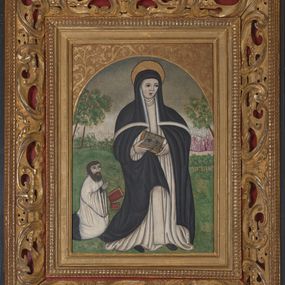 Zdjęcie nr 1: Obraz w kształcie stojącego prostokąta zamknięty półkoliście z przedstawieniem św. Otylii w centrum kompozycji. Święta została ukazana na wprost w postawie stojącej o delikatnie wygiętej esowato sylwetce; w dłoniach trzyma zamkniętą księgę, na której ułożona jest para oczu. Święta ubrana jest w strój cysterki: biały habit, czarny płaszcz i czarny welon z białą lamówką; na stopach ma założone czarne buty, a wokół głowy złoty, kolisty nimb, obwiedziony czarnym konturem. Święta ma owalną twarz o bladej karnacji, z długim nosem, dużymi oczami i mocno zaciśniętymi, czerwonymi ustami. Po lewej stronie obrazu klęczy duchowny, ukazany z prawego profilu z dłońmi złożonymi w geście modlitwy. Ubrany jest w czarną sutannę oraz białą komżę o długich i szerokich rękawach. Przed nim leżą dwie książki w czerwonych obwolutach. Ma podłużną twarz o jasnej karnacji z dużymi oczami i długim nosem, okoloną bujną brodą. Tło zostało podzielone na dwie równe strefy: dolną pomalowaną na zielono z niewielkimi kępkami trawy, a w górnej strefie zaznaczono horyzont poprzez ukazanie linii drzew oraz sumarycznie oddanego pejzażu miejskiego. Niebo w kolorze jasnoszarym. Obraz zamknięty półkoliście wytłoczoną, złoconą dekoracją ornamentalną złożoną z wici roślinnej. 

