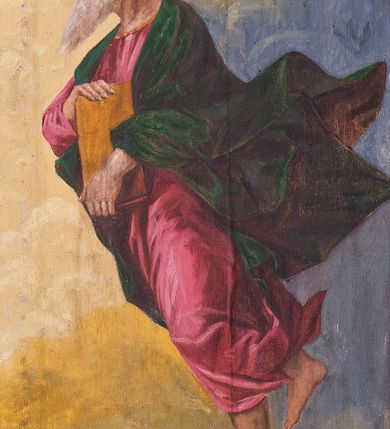 Zdjęcie nr 24: Ściany kościoła malowane w kolorze jasnozielonym, artykułowane malowanymi pilastrami o korynckich kapitelach z trzonami wypełnionymi motywem symetrycznej arabeski. Na ścianach nawy i prezbiterium, pomiędzy pilastrami wydzielone prostokątne pola w ramach wypełnionych geometrycznym ornamentem z całopostaciowymi przedstawieniami apostołów wraz z ich atrybutami. Każda z ram podzielona na dwie kwatery. W górnych umieszczone wizerunki apostołów, w dolnych inskrypcje na tle ornamentu roślinnego i złoconych krzyży: SW(IĘTY) JAKOB MŁODSZY, SW(IĘTY) JAN, SW(IĘTY) JĘDRZEJ, SW(IĘTY) PIOTR, SW(IĘTY) PAWEŁ, SW(IĘTY) BARTŁOMIEJ, SW(IĘTY) SZYMON, SW(IĘTY) JAKOB STARSZY, SW(IĘTY) TOMASZ, SW(IĘTY) MATEUSZ,  SW(IĘTY) FILIP, SW(IĘTY) TADEUSZ. W górnej części ścian malowany fryz wypełniony prostokątnymi płycinami wypełnionymi naprzemiennie ornamentem roślinnym i cęgowym oraz malowanymi en grisaille postaciami puttów trzymających girlandy. Na stropie prezbiterium malowanym kolorem niebiesko-zielonym, w części centralnej wydzielona rama w kształcie stojącego prostokąta o ściętych narożach mieszcząca scenę Wniebowzięcia Marii. Rama ujęta 14 mniejszymi medalionami wplecionymi w ornament roślinny mieszczącymi sceny z życia Marii i Chrystusa: Zwiastowanie, Nawiedzenie, św. Elżbiety, Boże Narodzenie, Ofiarowanie Chrystusa w świątyni, Odnalezienie Chrystusa w świątyni, Modlitwę w ogrójcu, Biczowanie, Cierniem koronowanie, Drogę krzyżową, Ukrzyżowanie, Zmartwychwstanie, Przemienienie na górze Tabor, Zesłanie Ducha Świętego i Koronację Marii. Na ścianie tęczowej, na jasnożółtym tle postaci dwóch ustawionych naprzeciwko siebie klęczących na obłokach aniołów, z których anioł z lewej strony wskazuje palcem przed siebie, anioł z prawej składa ręce w geście modlitwy. Na stropie nawy malowanym kolorem jasnoniebieskim, w części centralnej pole w kształcie stojącego prostokąta ujętego ramą dekorowaną ornamentem geometrycznym i roślinnym ze sceną  Przemienienia na górze Tabor malowaną według obrazu Rafaela Santi o tym samym temacie. Balustrada chóru muzycznego malowana w odcieniach jasnej zieleni, z dekoracją płycinową. W płycinach dekoracja roślinna o charakterze arabeskowych, w płycinie centralnej dodatkowo przedstawienie harfy ujętej liśćmi laurowymi i zwieńczonej gwiazdą. U dołu balustrady fryz wypełniony motywem palmety, u góry fryz z motywem kwiatowym.