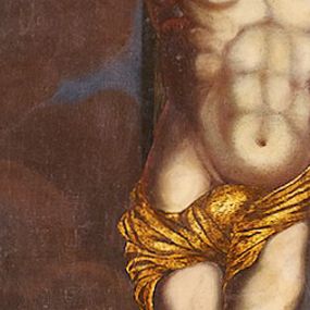 Zdjęcie nr 1: Obraz w kształcie stojącego prostokąta zamkniętego łukiem półkolistym. W centrum kompozycji ukazany Chrystus na krzyżu. Zbawiciel ukazany jako żywy, przybity do krzyża trzema gwoździami, z muskularnym ciałem przedstawionym w silnym zwisie. Głowa skierowana do góry, oczy i usta otwarte. Na twarzy widoczny brązowy zarost. Na głowie postaci przedstawiona korona cierniowa w kolorze złotym. Ramiona Chrystusa uniesione do góry, tworzące kształt litery „V”. W boku oraz na rękach i stopach widoczne krwawiące rany. Wokół bioder postaci luźno udrapowane, krótkie, złote perizonium przewiązane na lewym boku postaci sznurem. U szczytu pionowej belki krzyża umieszczony titulus w formie zwoju z napisem w językach łacińskim, greckim oraz hebrajskim. Na drugim planie obrazu ukazano zarys murów miejskich Jerozolimy oraz niebo pokryte ciężkimi, ciemnymi chmurami. Kolorystyka obrazu ciemna, ciepła z dominacją brązów.

