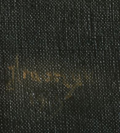 Zdjęcie nr 4: Nastawa architektoniczna, jednoosiowa, jednokondygnacyjna ze zwieńczeniem, ustawiona na dwustrefowym cokole, w górnej części z wyłamanymi pod kątem dwoma prostopadłościanami. Ołtarz drewniany, prostopadłościenny, skrzyniowy, z drewnianą mensą. Antepedium ujęte profilowaną ramą, w polu dwie duże, płaskorzeźbione rozety na pomarańczowym tle. Nastawa ujęta parą kolumn ustawionych na tle pilastrów, dźwigających pełne belkowanie, wyłamane pod kątem na ich osi, częściowo przerwane nad polem środkowym oraz fragmenty przerwanego półkolistego przyczółka. Pole centralne w całości wypełnione wnęką w formie stojącego prostokąta zamkniętego łukiem segmentowym nadwieszonym, ujętym profilowaną ramą, z obrazem św. Antoniego Padewskiego. Nad nim akantowy kartusz, z przedstawieniem dwóch skrzyżowanych kluczy w polu. Kondygnację flankują dwie figury biskupów ustawione na wysuniętych krawędziach cokołu oraz uszy utworzone z suchego akantu i wstęgi. Zwieńczenie w formie zbliżonej do trapezu zamkniętego fragmentem gzymsu o kształcie łuku segmentowego z uskokiem, flankowanego spływami wolutowymi. W polu obraz św. Antoniego Padewskiego w formie stojącego owalu, ujęty profilowaną ramą, u góry dekorowany zwisami kwiatowymi, u dołu liśćmi. Całość zakończona figurką św. Michała Archanioła trzymającego w uniesionej ręce miecz. Struktura polichromowana w kolorze białym; kolumny, profile i ornamentyka złocone, detal srebrzony. 


