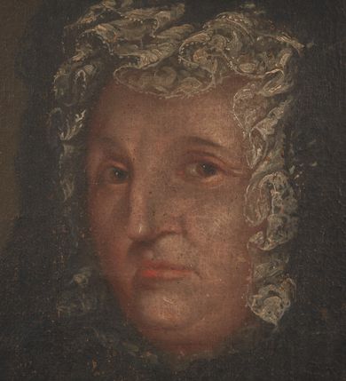 Zdjęcie nr 3: Obraz w formie stojącego prostokąta z przedstawieniem owalnego medalionu z popiersiem starszej kobiety. Postać zwrócona w trzech czwartych w prawo. Twarz ma owalną, o dojrzałych, portretowych rysach, małych oczach, dużym, garbatym nosie i wąskich ustach, z zaznaczonym podbródkiem. Na głowie ma niski, czarny czepiec, wokół twarzy obszycie z koronki, u dołu podwika. Ubrana jest w czerwoną suknię obszytą koronką, na ramiona ma narzucony czarny płaszcz z dostrzegalnym wzorem na lewym ramieniu. Postać ukazana jest na jednolitym zielono-brązowym tle. U dołu obrazu biały kartusz z napisem „Vera Effigies Illustrissimae Castellanae Camenecensis. / D(ominae) Teressiae Eleonorae Makowiecka / Fundatricis, Missionis [...] Jordanow, Pientissimae, / Verior Christianae Perfectionis, et Usq(ue) ad prodigium, in Deus prodigalitatis normo / Verissima, profusae in Societatem Polonam Munificentiae Idea.” Obraz ujęty drewnianą, złoconą, profilowaną ramą dekorowaną rzeźbionym, ażurowym ornamentem roślinnym z elementami rocaille&#039;u. 