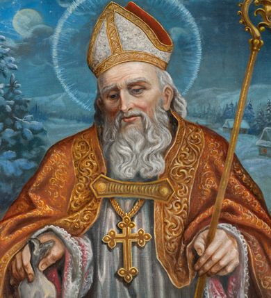 Zdjęcie nr 44: Nastawa ołtarzowa architektoniczna, jednoosiowa, jednokondygnacyjna z bramkami i zwieńczeniem, ustawiona na wysokim, dwustrefowym cokole. Ołtarz prostopadłościenny, murowany, umieszczony w drewnianej obudowie. Antependium ujęte ramą dekorowaną plecionką, podzielone na trzy pola: w środkowym płaskorzeźbione przedstawienie Ostatniej Wieczerzy według Leonarda da Vinci, a po bokach ornament roślinny o wertykalnym układzie.

Tabernakulum architektoniczne, jednokondygnacyjne, trójosiowe, ustawione na zdwojonym na cokole z dwoma zwieńczeniami na osiach skrajnych. Osie wydzielone są parami kolumn o kapitelach kompozytowych, oś środkowa wysunięta do przodu. Podpory dźwigają pełne belkowanie wyłamane na ich linii, przerwane nad polem środkowym, gdzie kolumny dźwigają przerwany półkolisty przyczółek połączony z łukiem gzymsu, nad nim ustawiona jest rzeźba Baranka leżącego na księdze z siedmioma pieczęciami. W polu środkowym dwuskrzydłowe drzwiczki do metalowego tabernakulum ujęte ramą w formie stojącego prostokąta, zamkniętego łukiem nadwieszonym z długim uskokiem. Na drzwiczkach znajdują się dwa aplikowane klęczące anioły, powyżej Chrismo w medalionie, otoczonym glorią. W osiach bocznych są nisze zamknięte konchami z figurkami aniołów, zamknięte zwieńczeniami w formie stojących prostokątów z falistym gzymsem i gałązkami lilii na szczycie; w polu srebrzone, owalne medaliony. Po bokach kondygnacji na wolutowych uszach oraz po bokach zwieńczeń znajdują się wazony ze słonecznikami. Cokół zdobiony jest ornamentem akantowym.

Kondygnacja ujęta jest dwiema parami kolumn o kapitelach kompozytowych oraz stojącą między nimi parą filarów. Podpory dźwigają pełne belkowanie o silnie wysuniętym gzymsie, wyłamane na osiach bocznych, z podwieszonymi szyszkami na tle filarów; przerwane nad polem środkowym. W centrum pole w formie stojącego prostokąta ujęte ramą dekorowaną ornamentem roślinnym z płaskorzeźbionym przedstawieniem Matki Boskiej z Dzieciątkiem. Na zasuwie obrazy: „Najświętsze Serce Pana Jezusa”, „Zwiastowanie” oraz „Św. Mikołaj”. Nad bramkami oraz pomiędzy kolumnami ustawione są rzeźby. Od lewej kolejno: św. Andrzej, św. Wojciech, św. Stanisław i na końcu po prawej św. Tomasz. Nad polem głównym znajduje się przeszklony prześwit w formie półkola z rzeźbioną gołębicą Ducha Świętego na tle glorii. Powyżej pole zamknięte półkoliście fragmentem gzymsu z rzeźbionym popiersiem błogosławiącego Boga Ojca pośród obłoków. Zwieńczenie w formie zbliżonej do stojącego prostokąta o wklęsłych bokach z gzymsem i z podwieszonym lambrekinem oraz kotarami spływającymi na boki. W polu przeszklony prześwit w formie kwadratu zamkniętego łukiem nadwieszonym z rzeźbionym monogramem Marii na tle glorii. Po bokach zwieńczenia ustawione są dwie duże figury klęczących aniołów.

Bramki po bokach ołtarza ustawione są na wysokości cokołu nastawy; przejścia ujęte są parą kanelowanych pilastrów, zamknięte łukiem utworzonym z dwóch przeciwstawnych wolut wspierających wieńczące cokoły. Przejścia w formie wydłużonego stojącego prostokąta zamkniętego łukiem półkolistym nadwieszonym.

Całość ołtarza oprócz tabernakulum dekorowana jest ornamentem małżowinowo-chrząstkowym. Uszy flankujące kondygnację utworzone są również z ornamentu małżowinowo-chrząstkowego. Na zamknięciu zwieńczenia znajdują się dwie uskrzydlone główki anielskie skierowane na wprost z podwieszonymi u szyi chustami. Struktura ołtarza polichromowana jest w kolorze brązowym ze złoconymi kolumnami, ornamentyką i profilami, detale srebrzone.